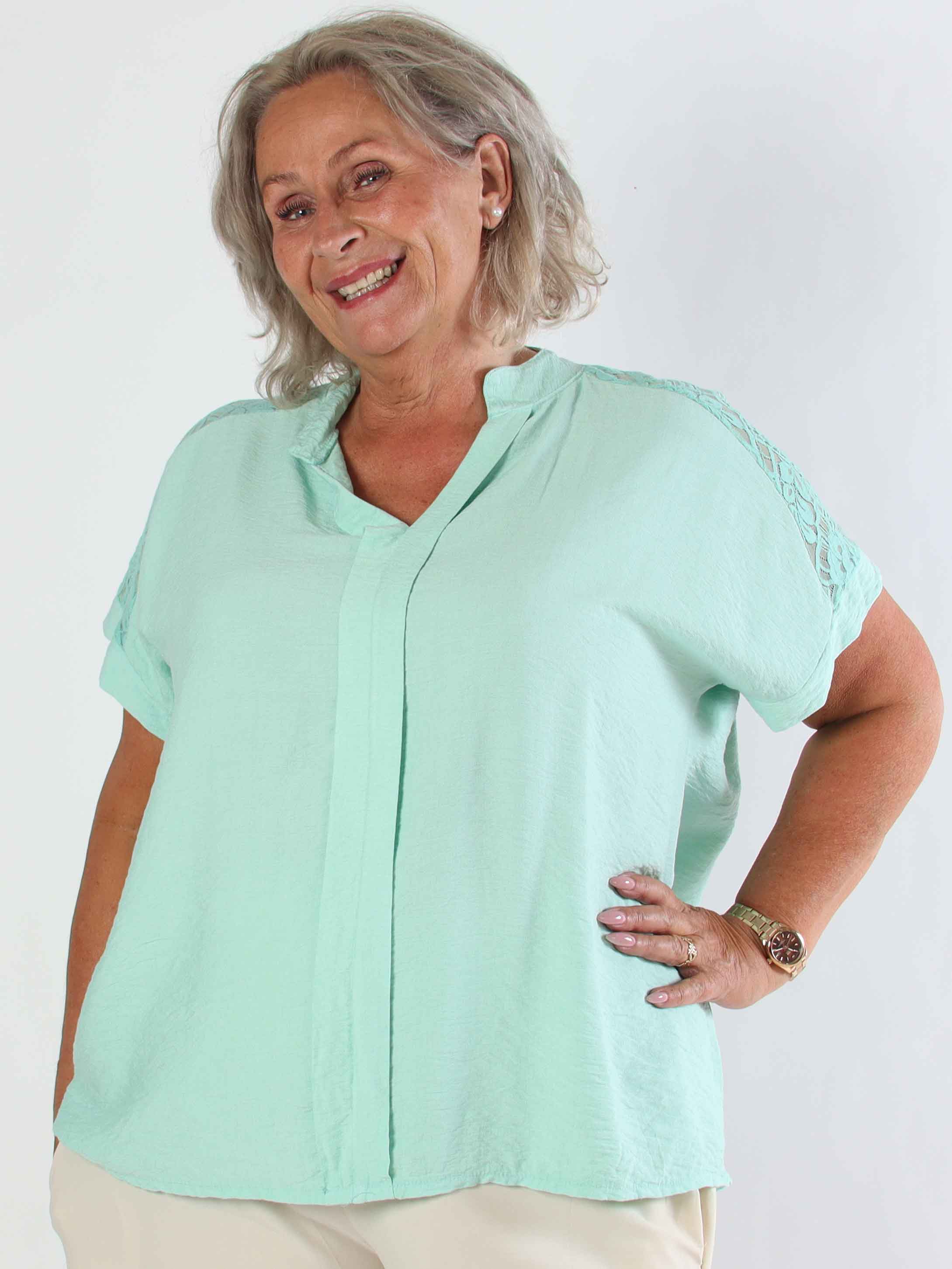 Galene - Söt plus size tunika i viskos med spetsdetaljer