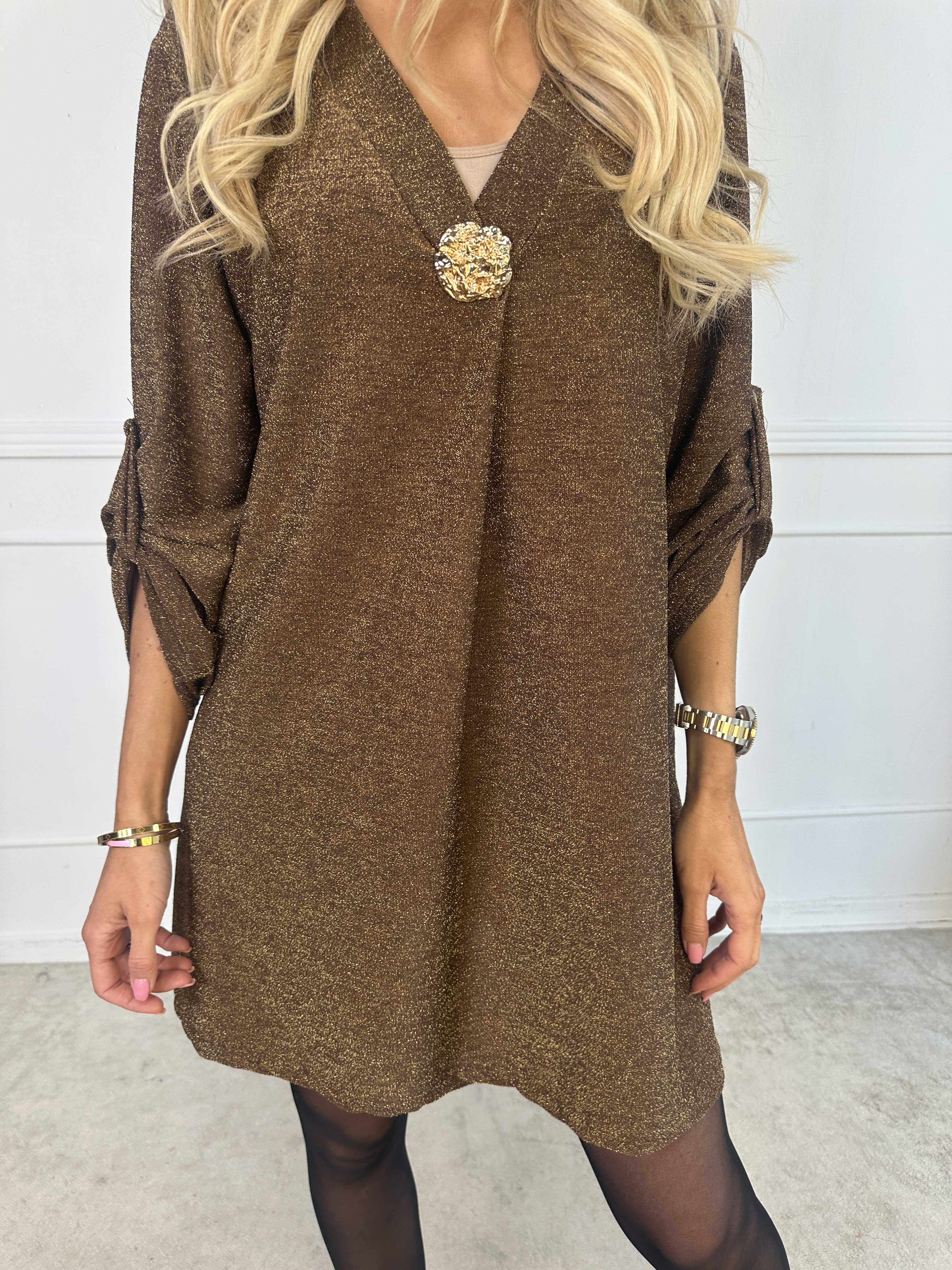 Betty - Söt glittrig tunikaklänning med guldbrosch