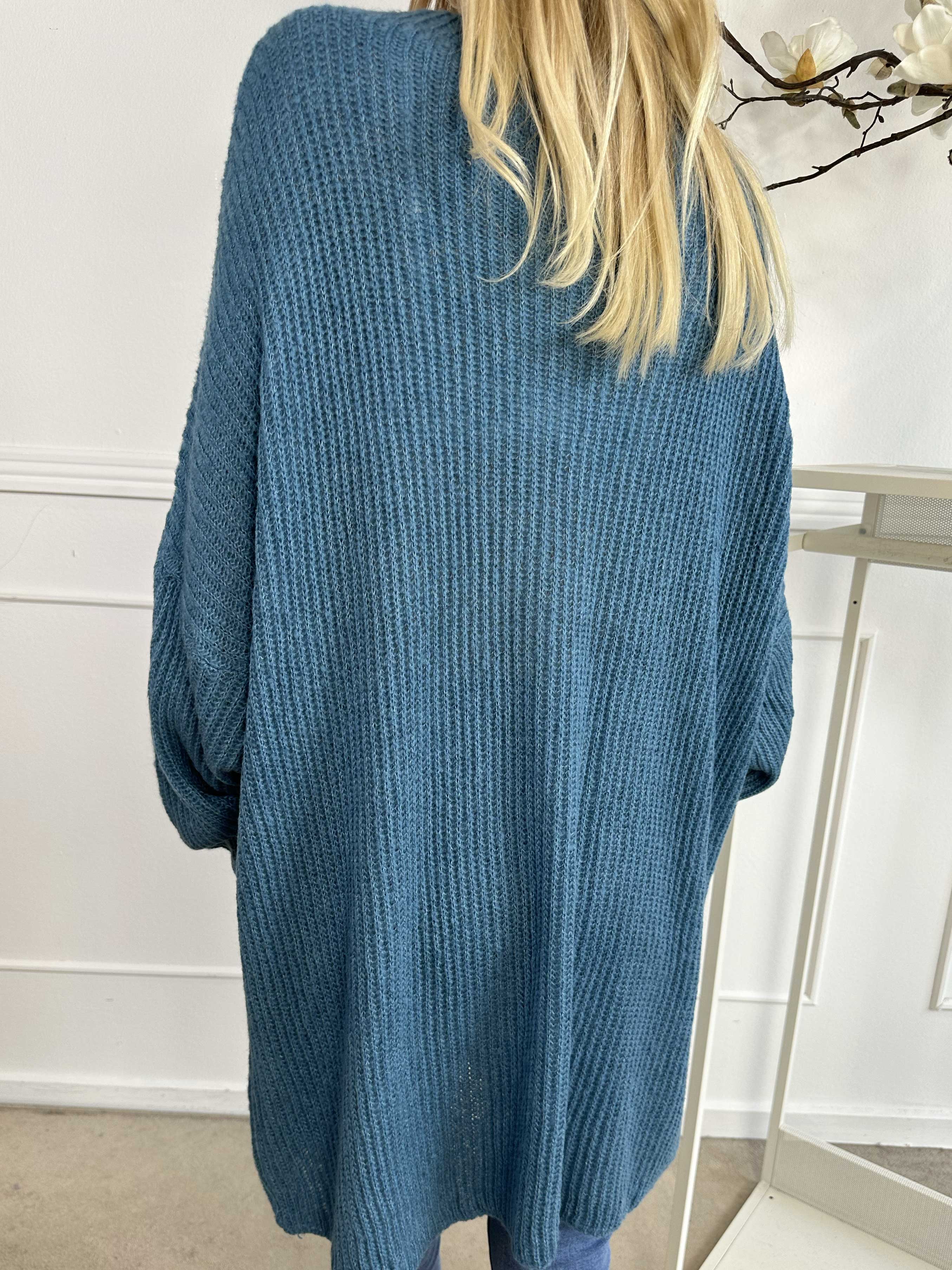 Dakota - Lång stickad blus i plus size med fickor