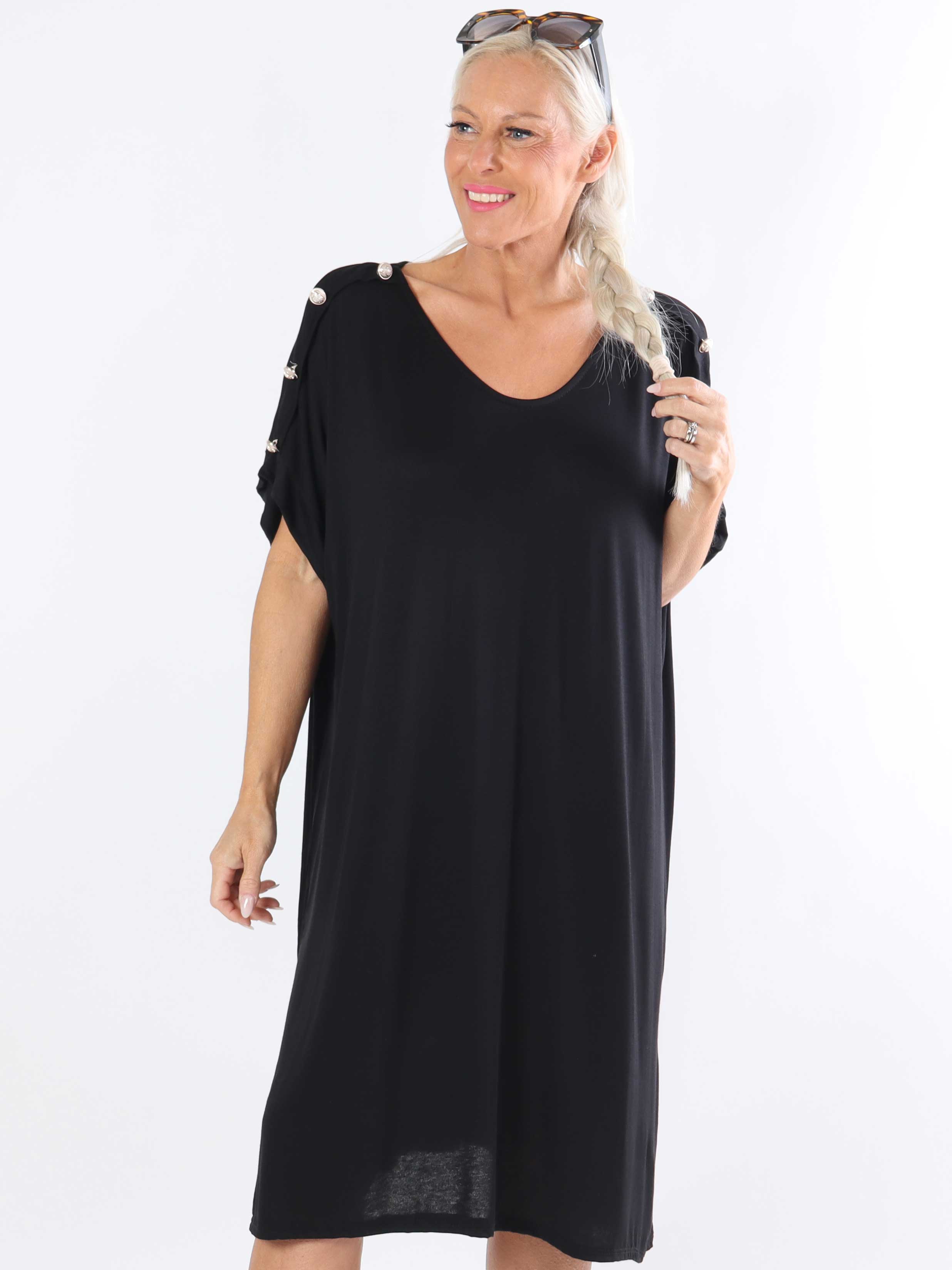 Alli - Söt t-shirtklänning i plusstorlek med knappdetalj på axeln