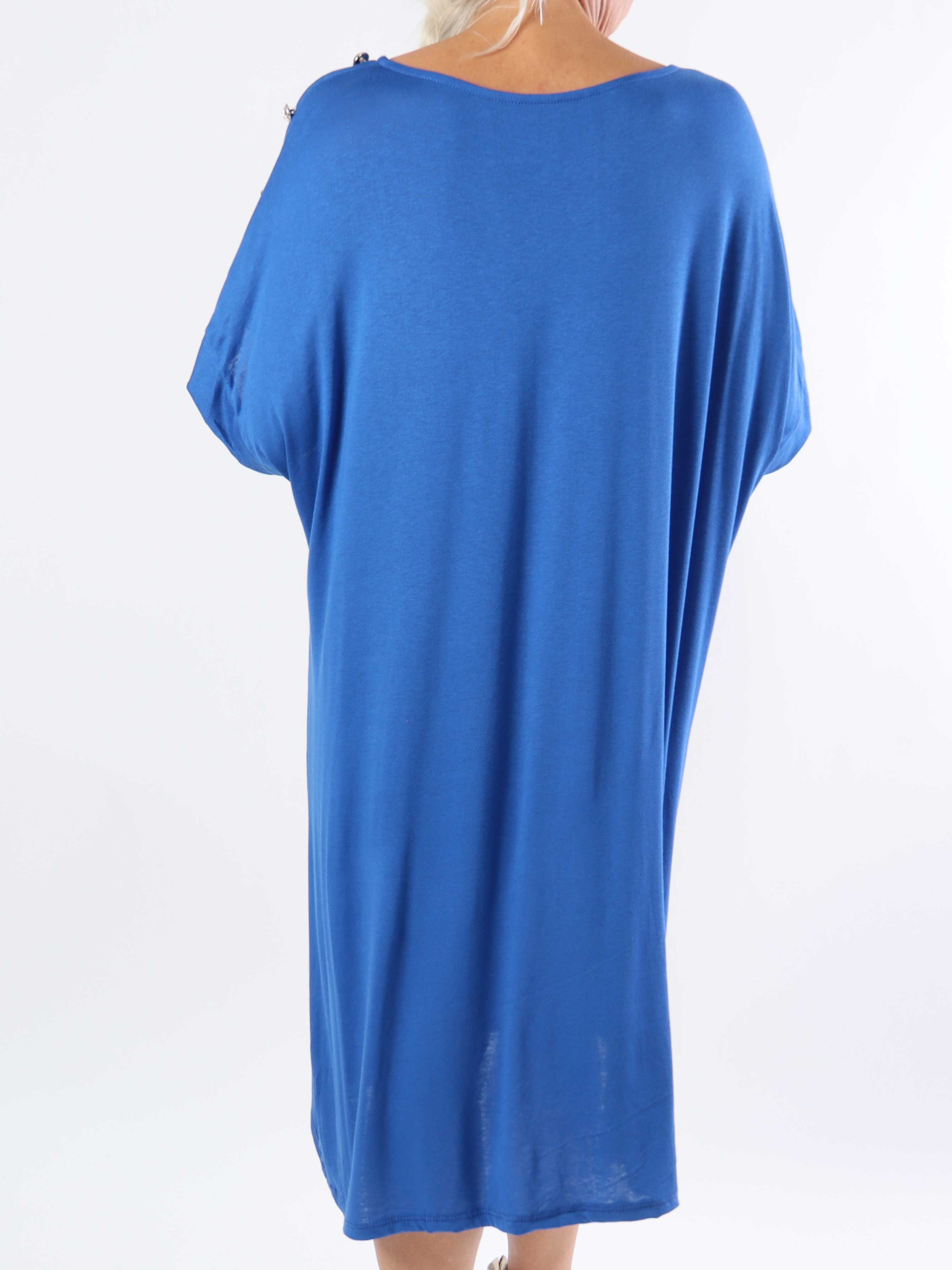 Alli - Söt t-shirtklänning i plusstorlek med knappdetalj på axeln