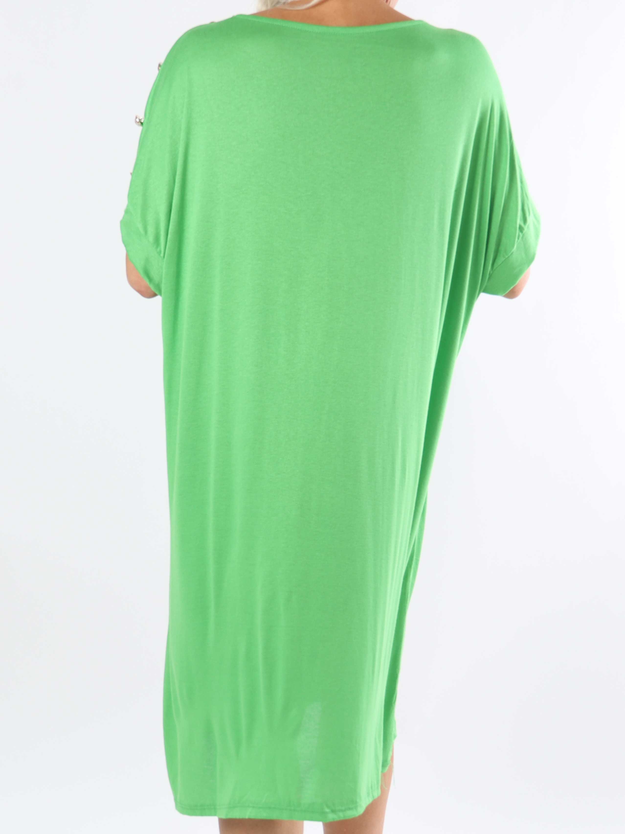 Alli - Söt t-shirtklänning i plusstorlek med knappdetalj på axeln