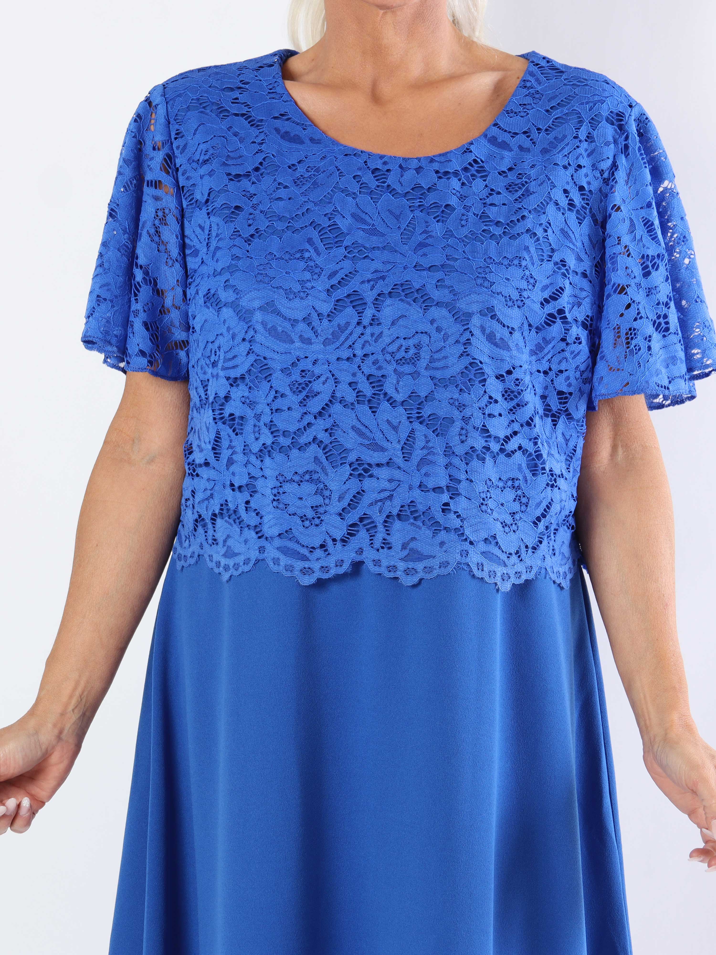 Aniki - Fin feminin plus size-klänning med spetsöverdel