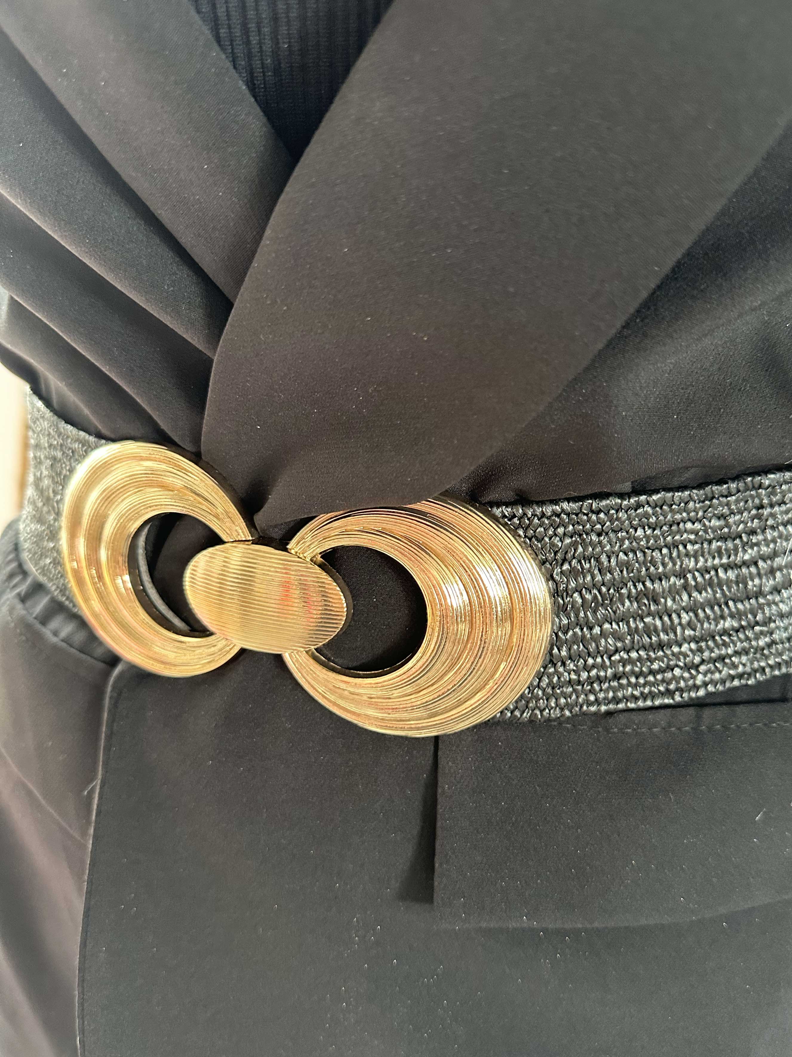 Aziza - Elastiskt midjebälte i flätat tyg med guldfärgat spänne