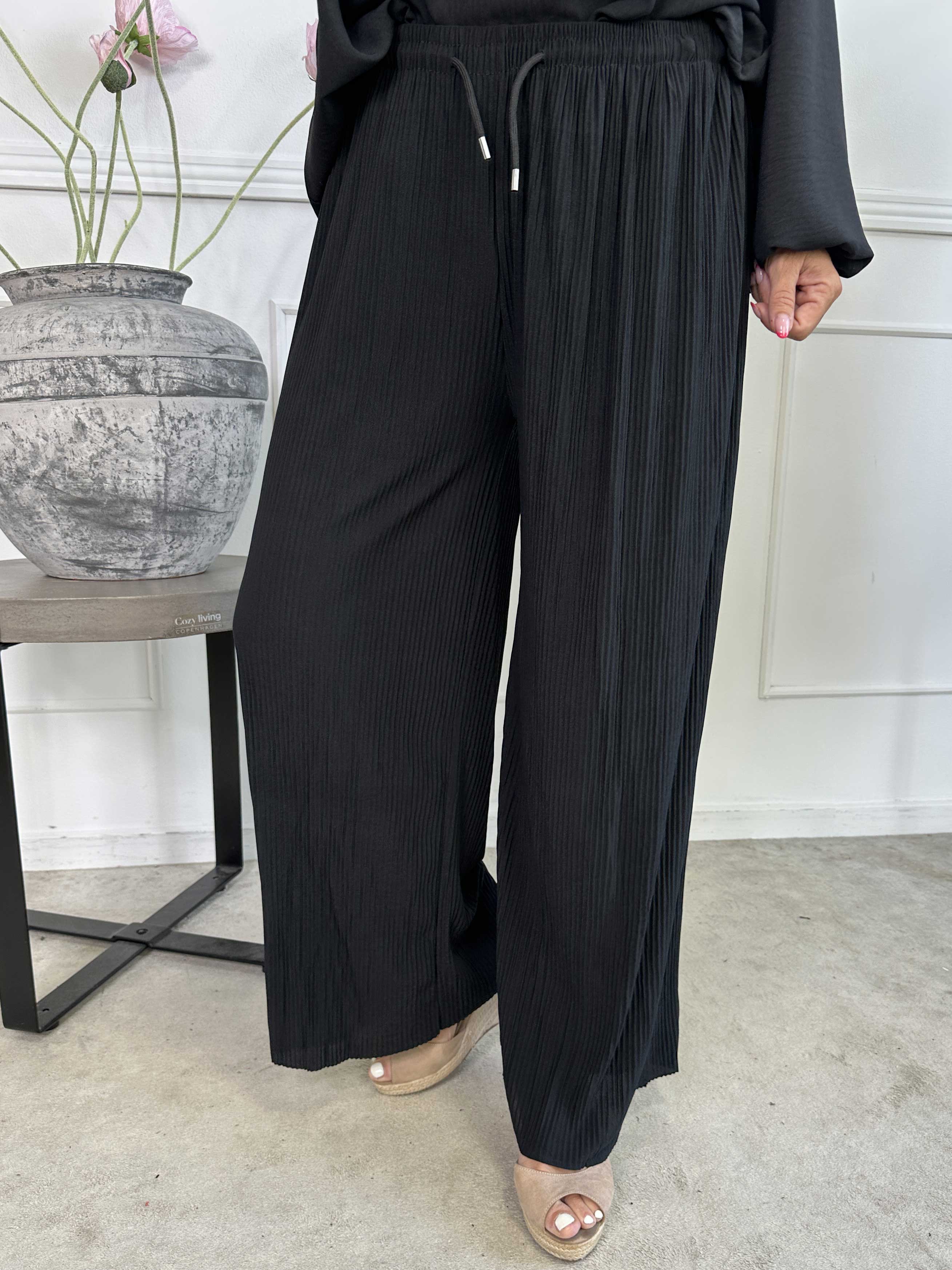 Angeline - Lösa plisserade byxor med resår i midjan