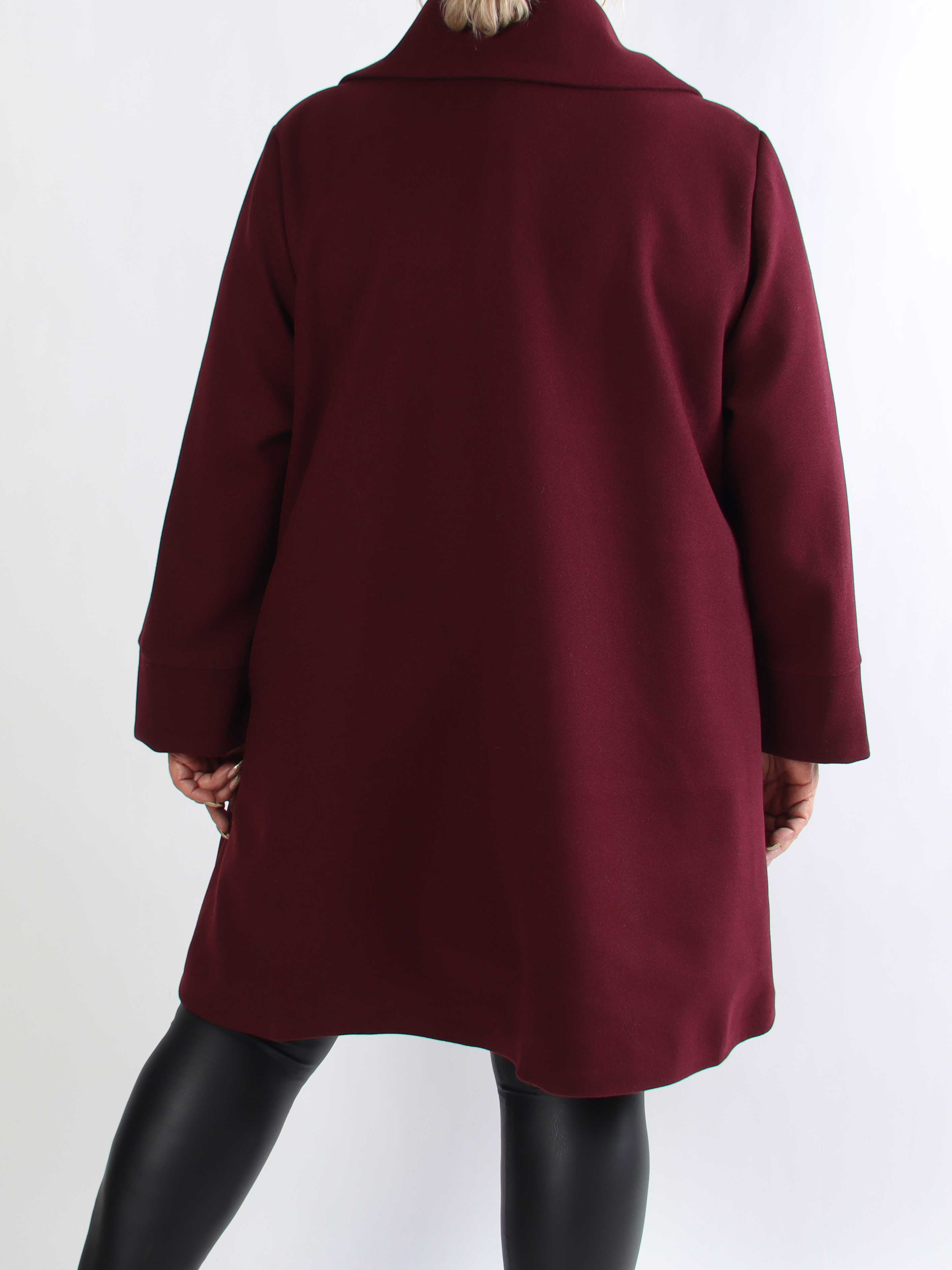 Yalena - Klassisk plus size frakke i A-facon med lommer