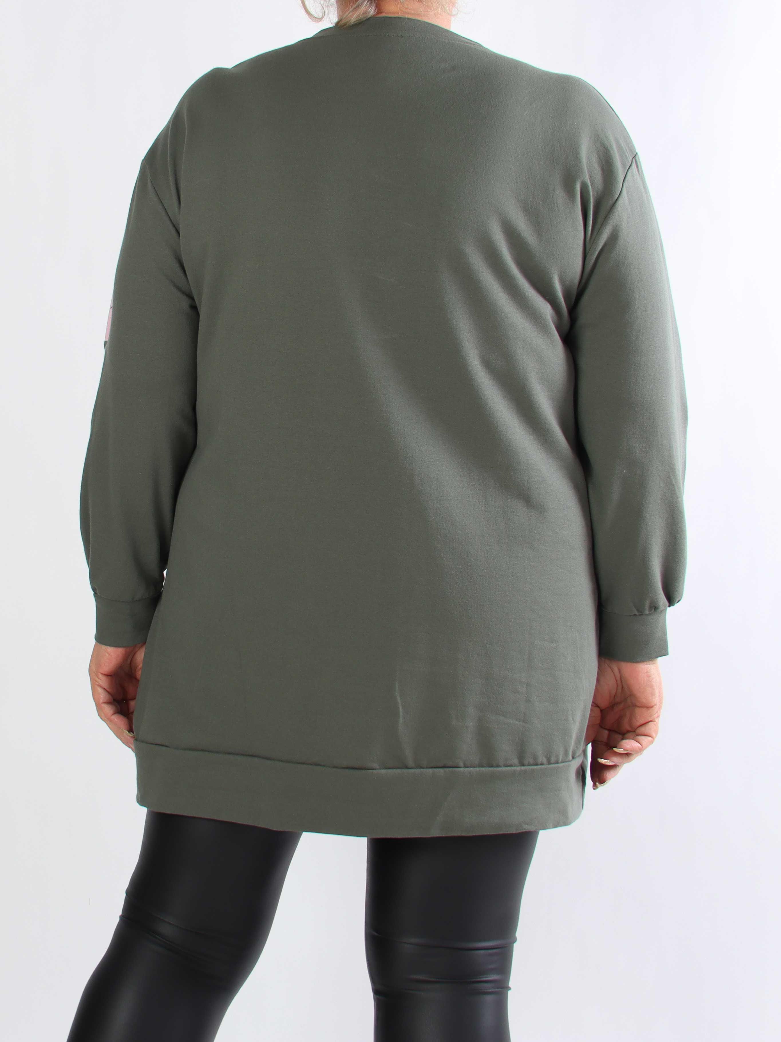 Claudine - Plus size joggingklänning i bomull med texten COPENHAGEN