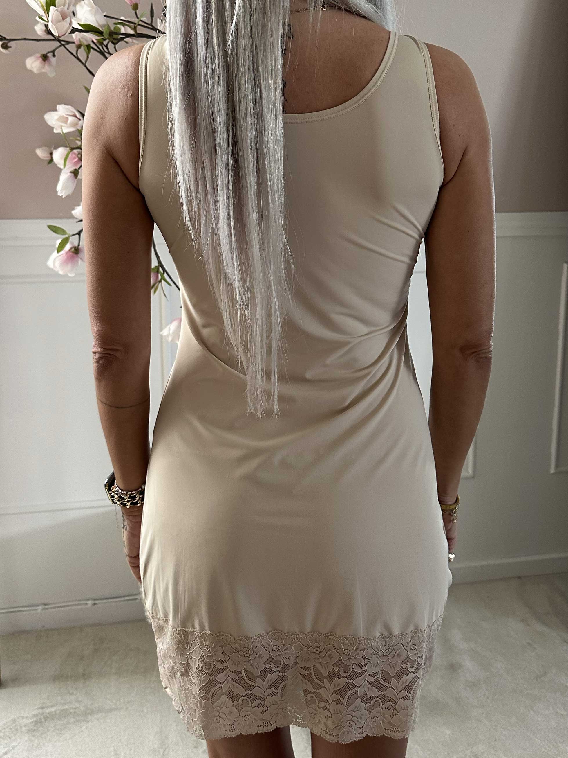 Nancy - Elastisk underkjol med spetskant