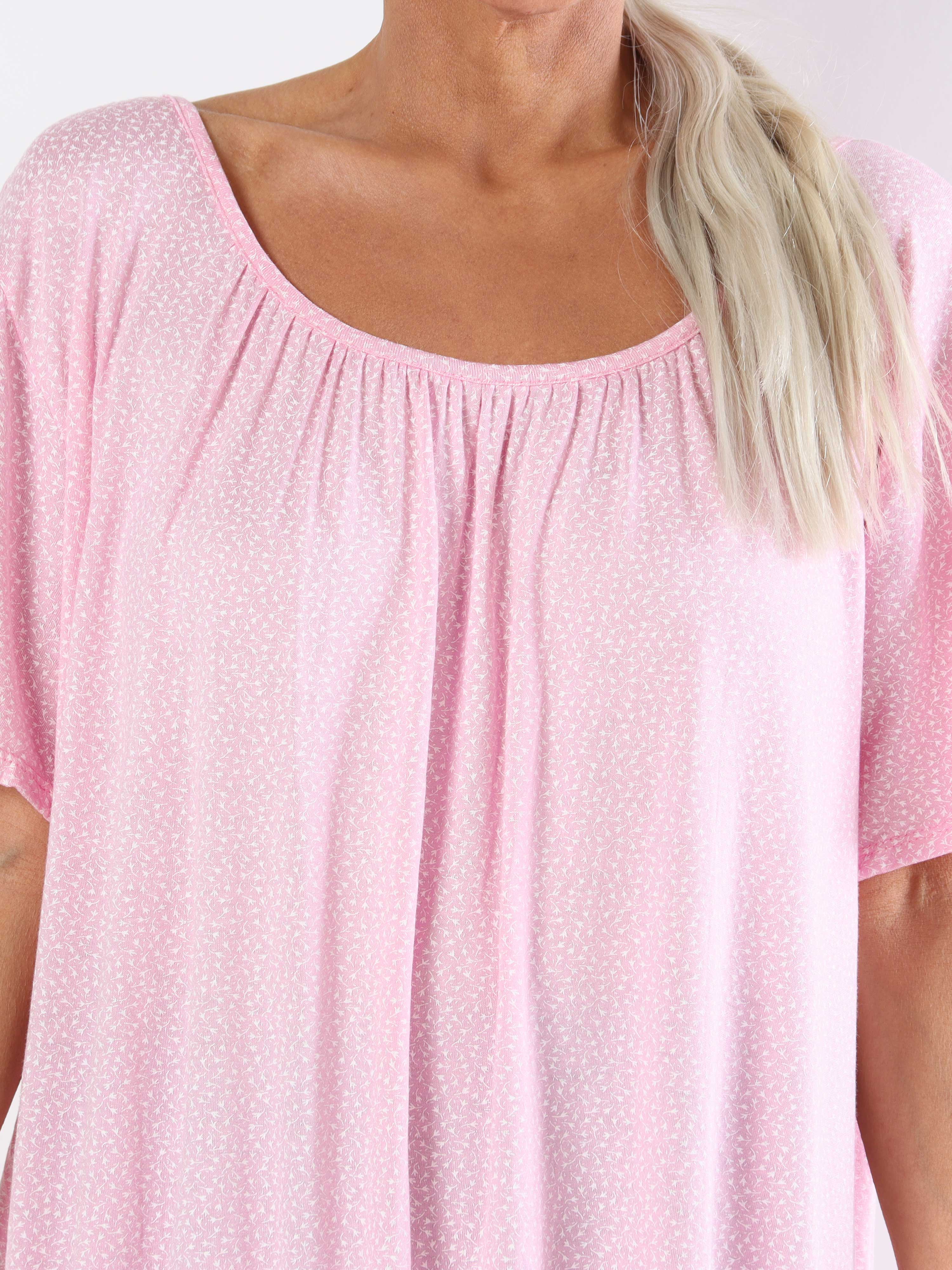 Miracle Flower T-shirt - Viskosblus i plus size med resår i nederkanten