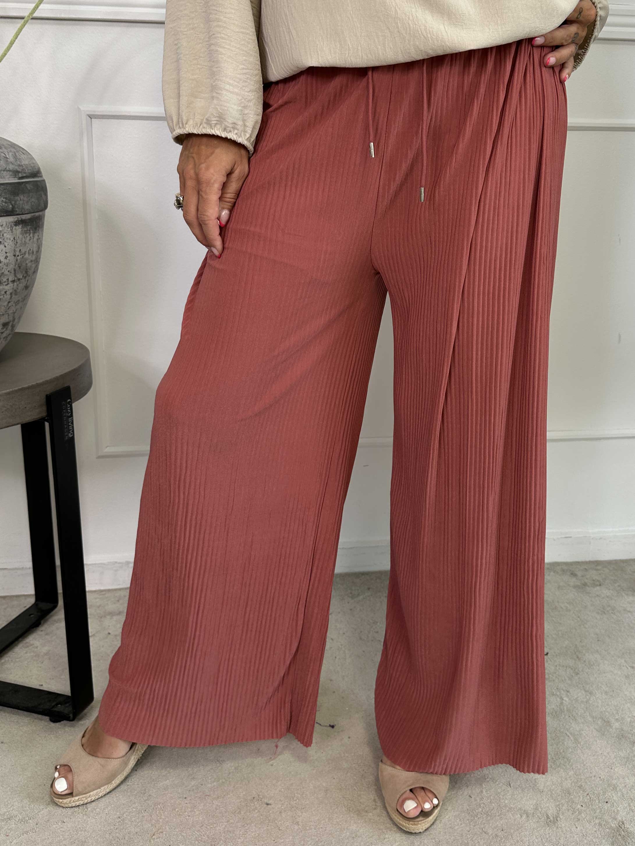 Angeline - Lösa plisserade byxor med resår i midjan