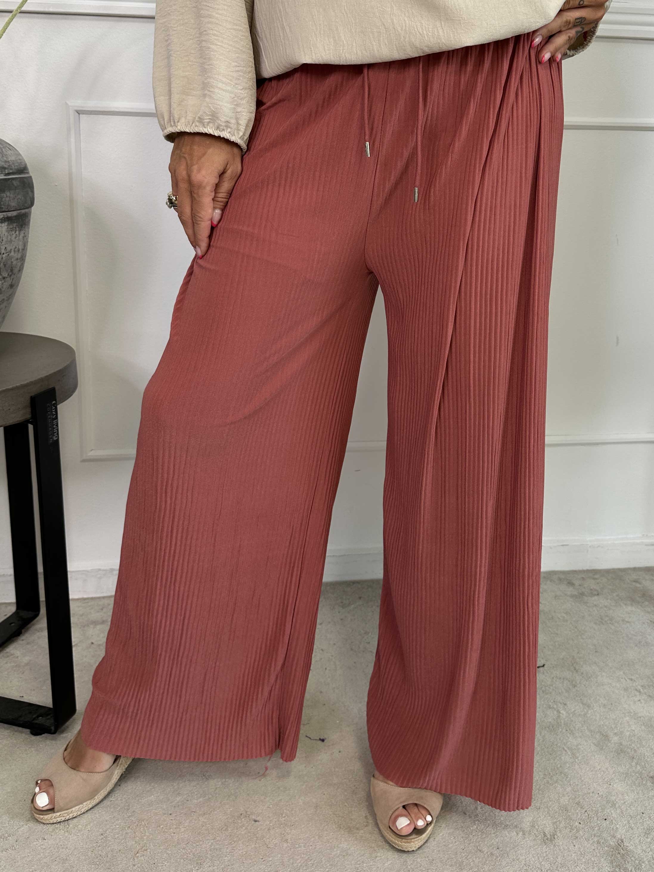 Angeline - Lösa plisserade byxor med resår i midjan