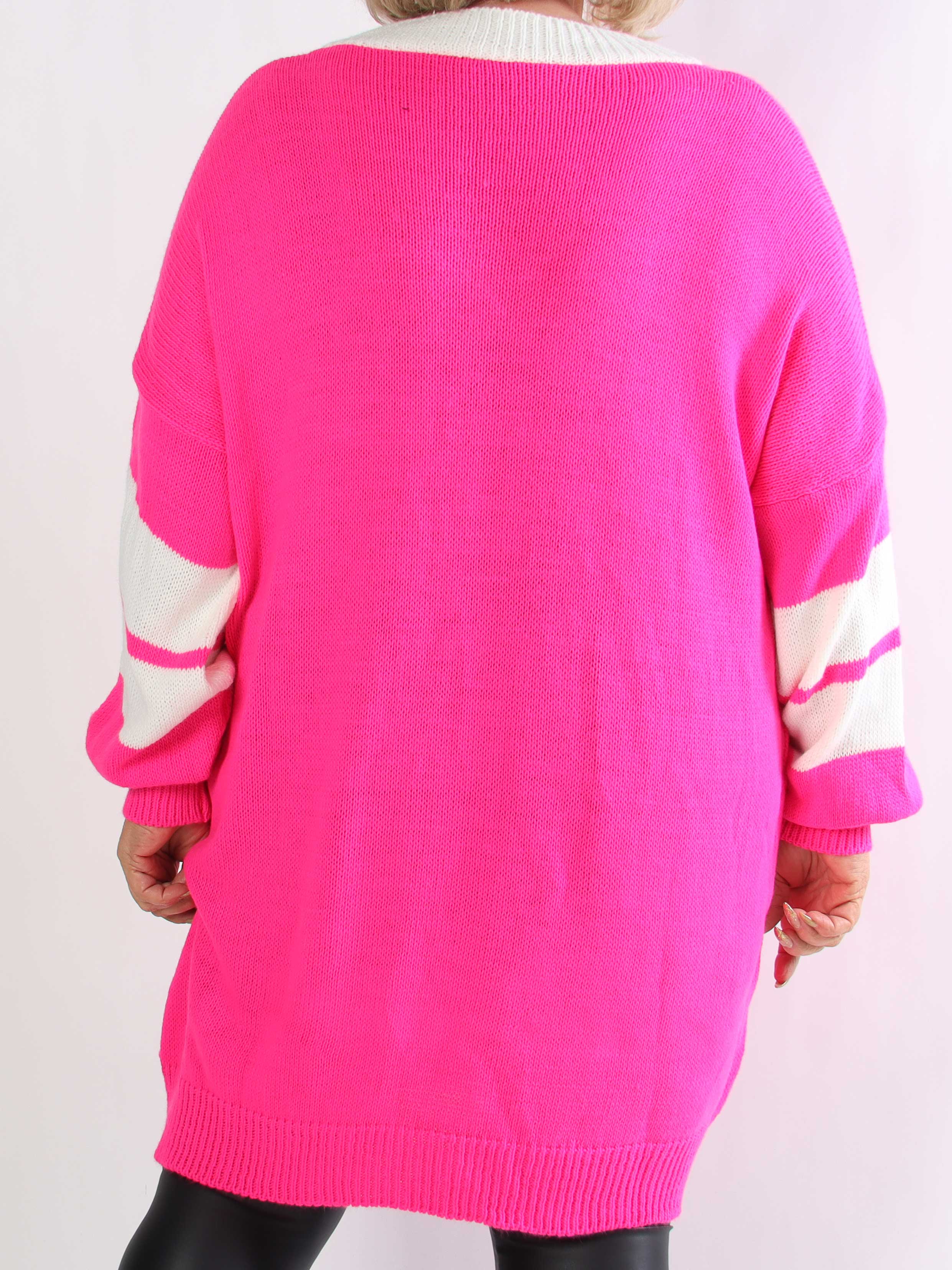 Tiane - Sporty plus size strikkjole med motiv foran