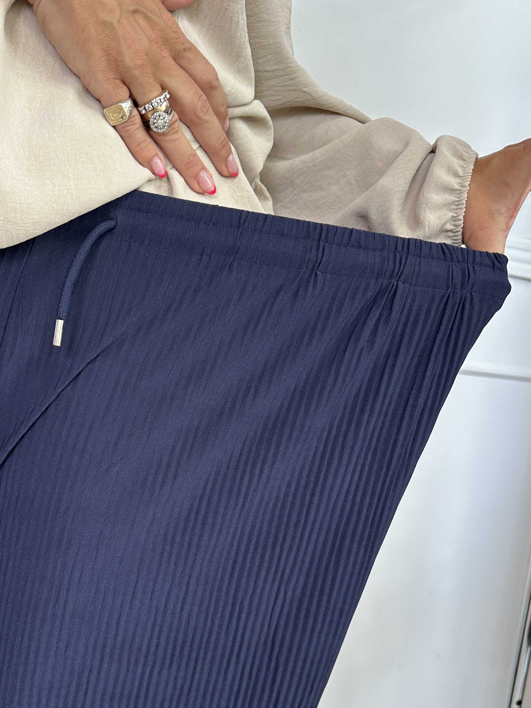 Angeline - Lösa plisserade byxor med resår i midjan