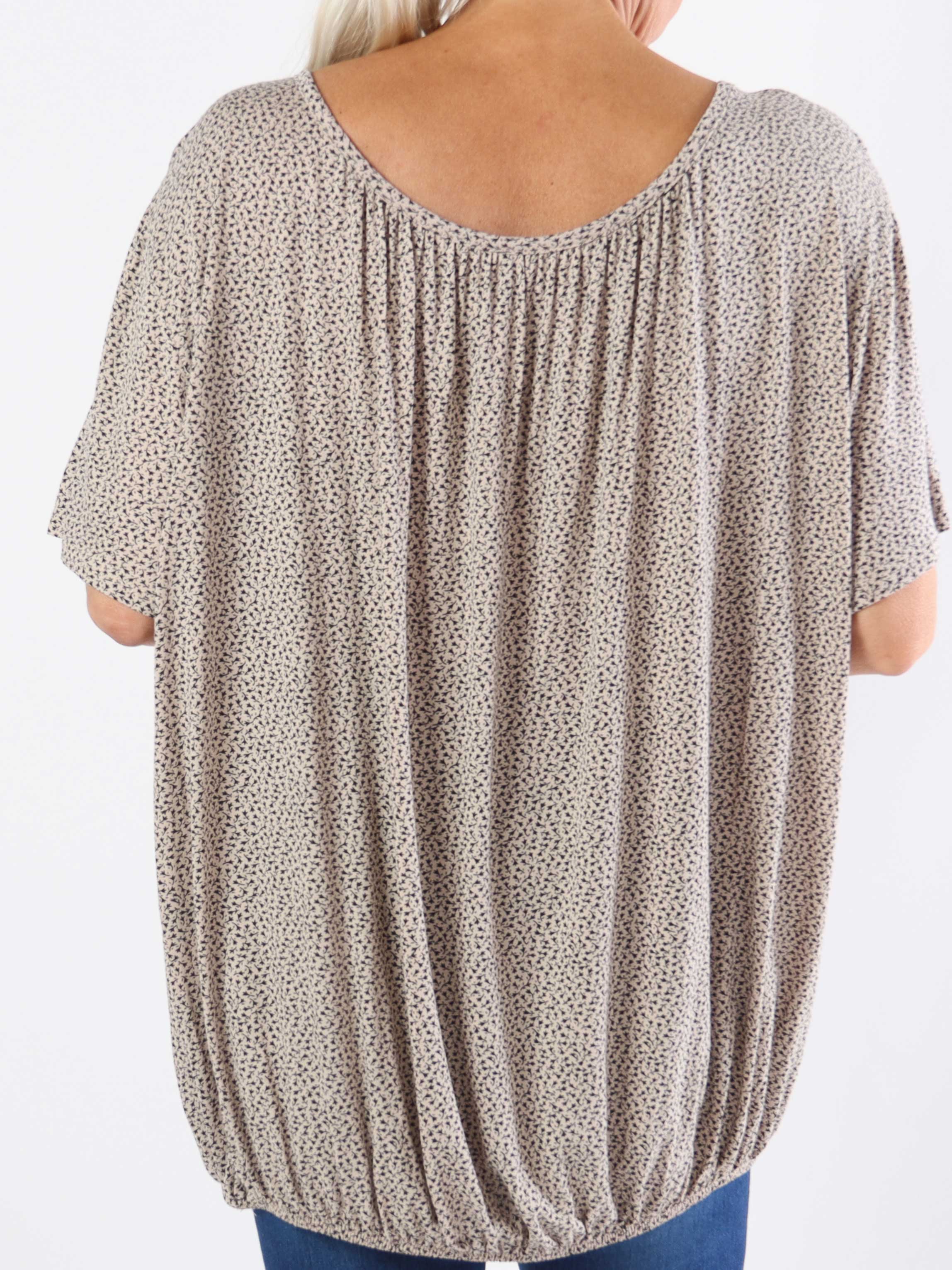 Miracle Flower T-shirt - Viskosblus i plus size med resår i nederkanten