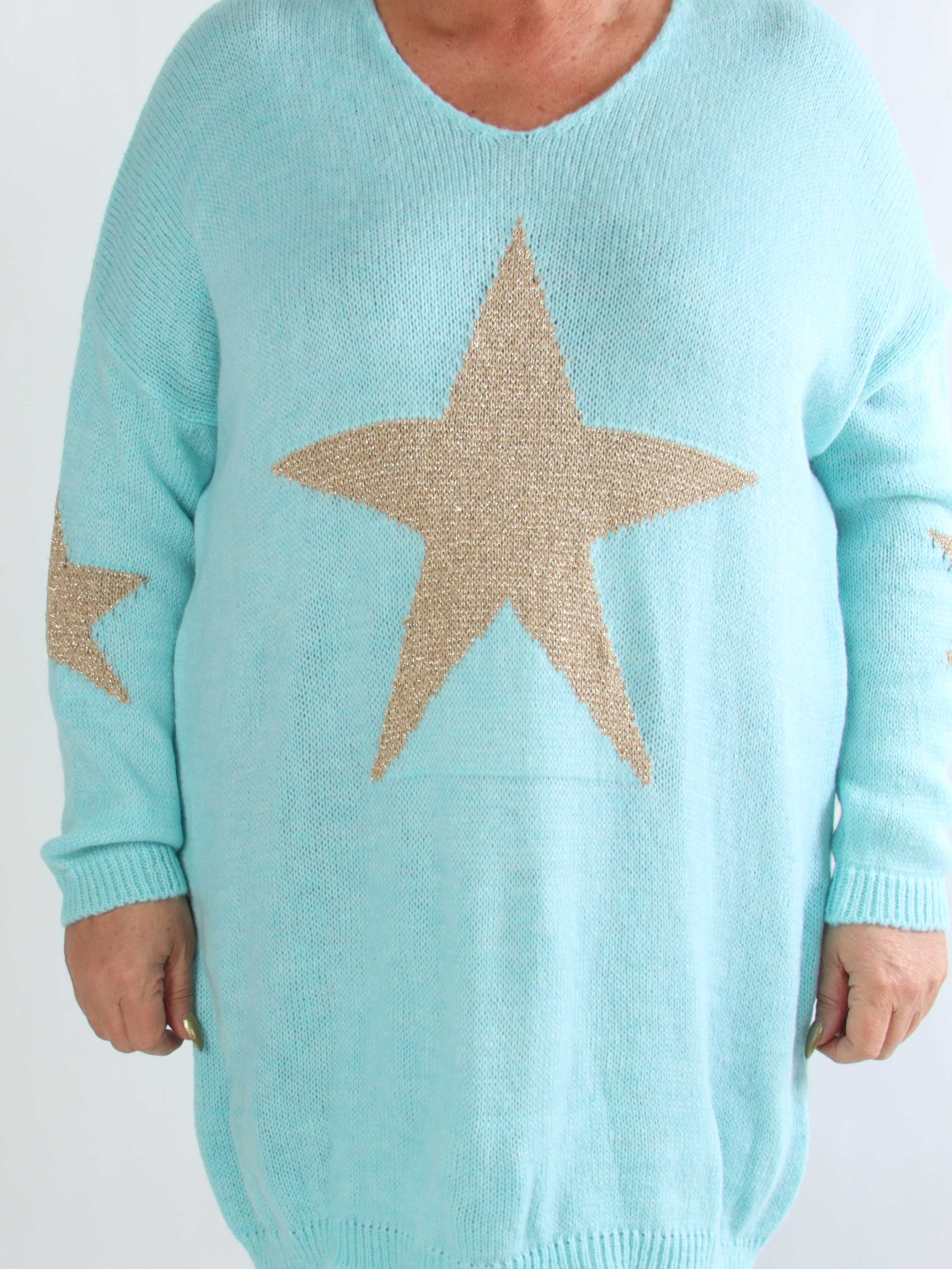 Nikola - Plus size strikkjole med guldstjerner og v-udskæring