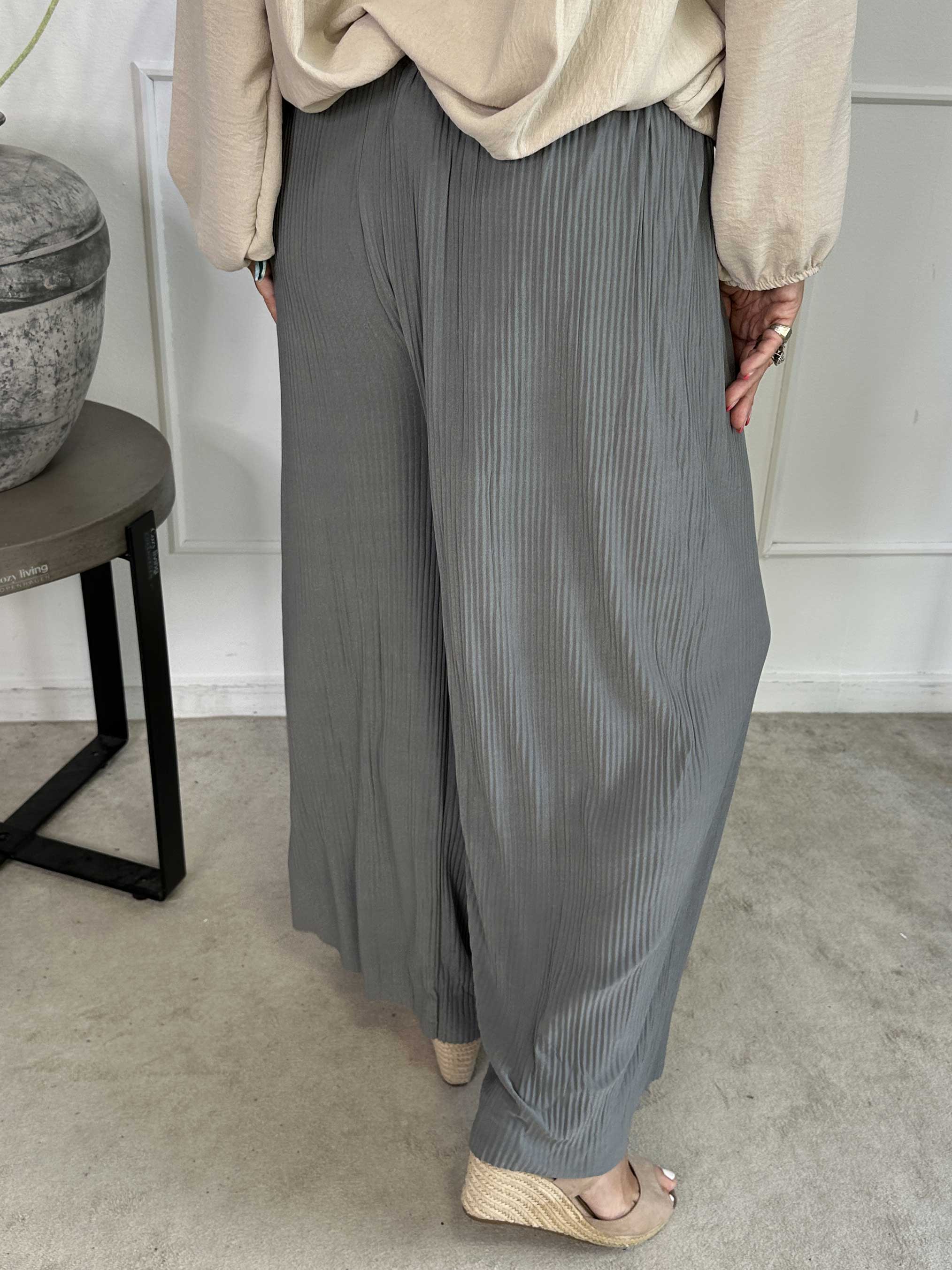 Angeline - Lösa plisserade byxor med resår i midjan