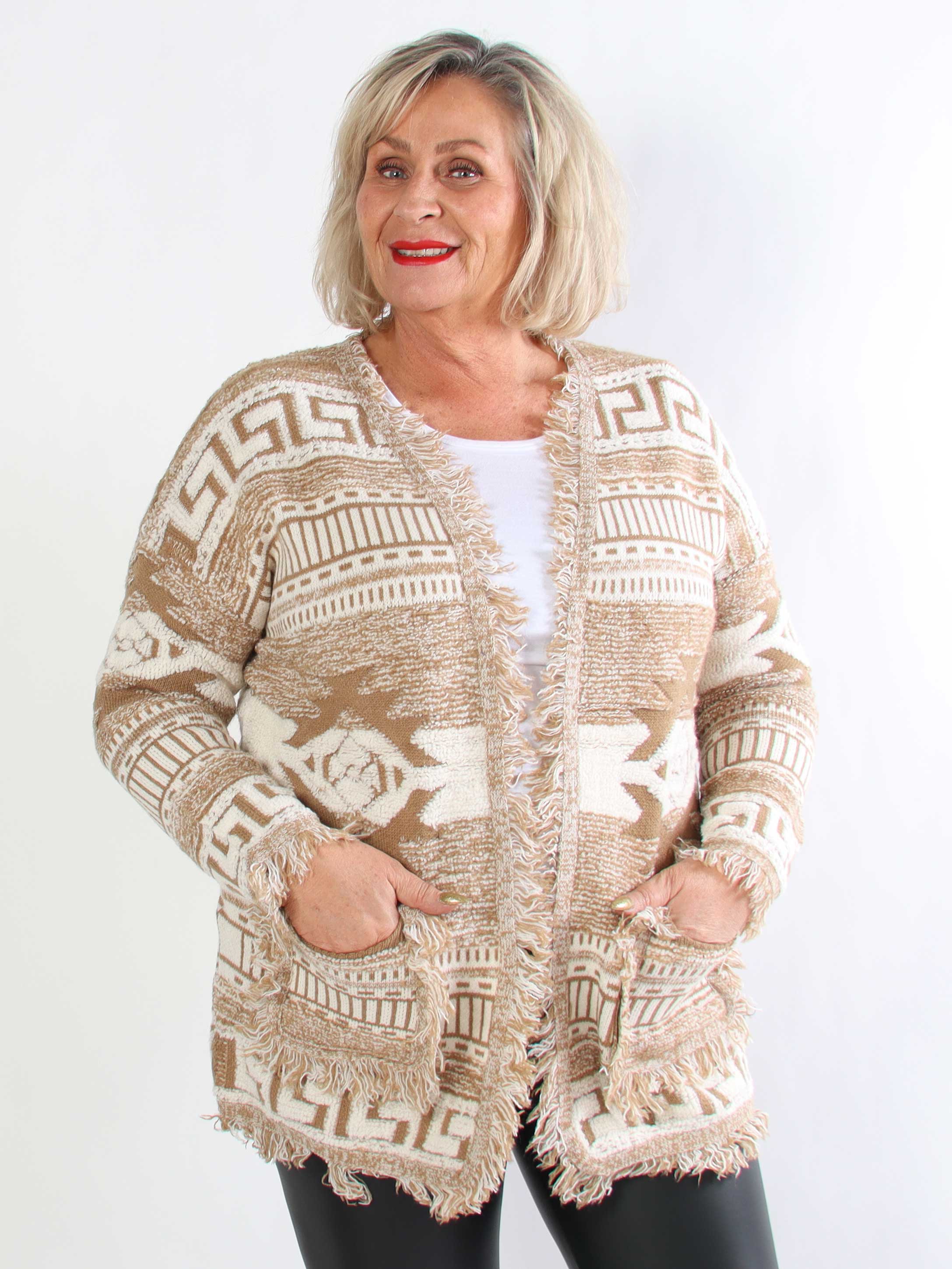 Sannie - Blød plus size cardigan med flot mønstee