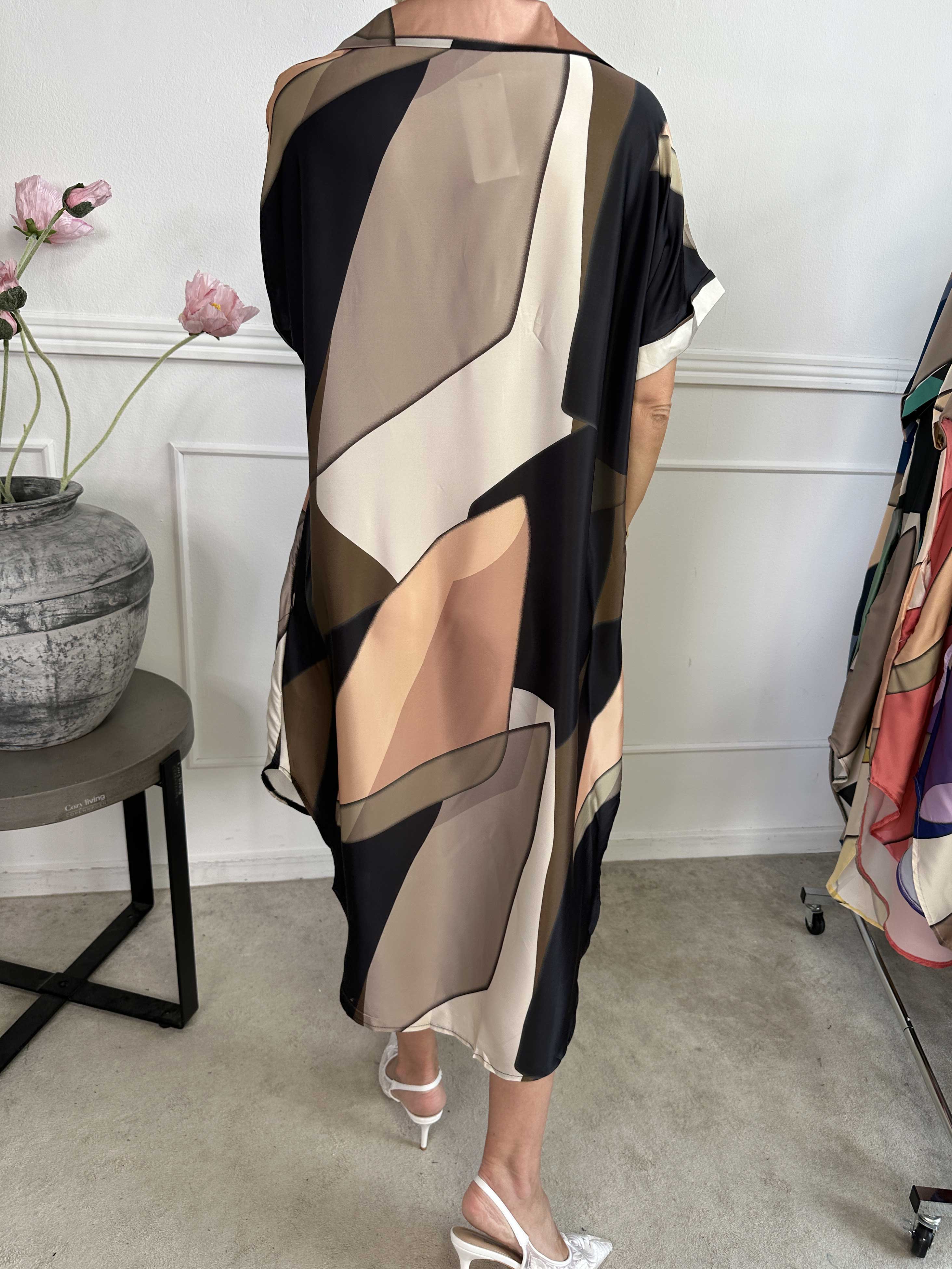 Etlana - Mönstrad tunikaklänning med korta ärmar