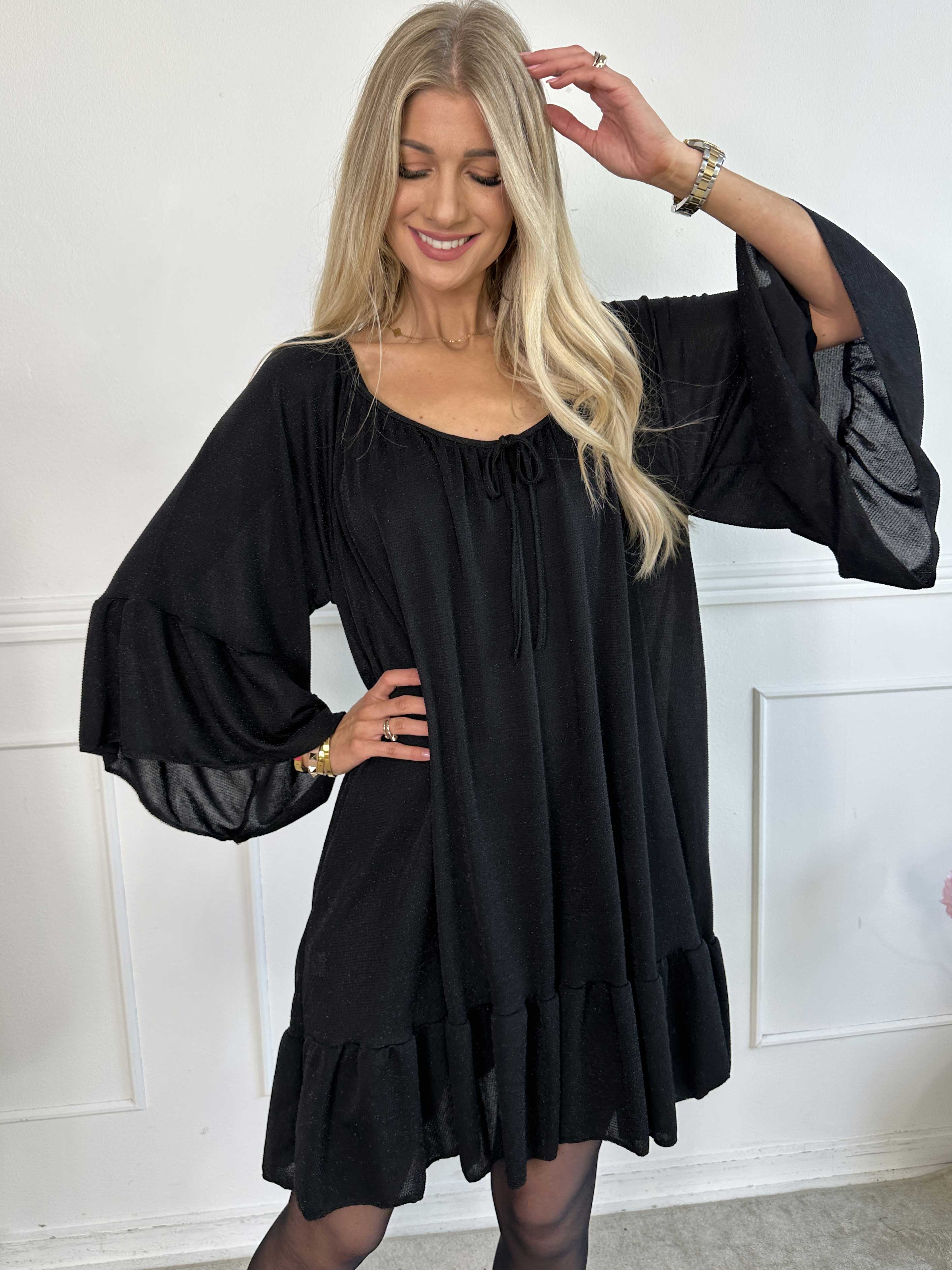 Novia Glitter - Elastisk klänning med glittertrådar och volanger