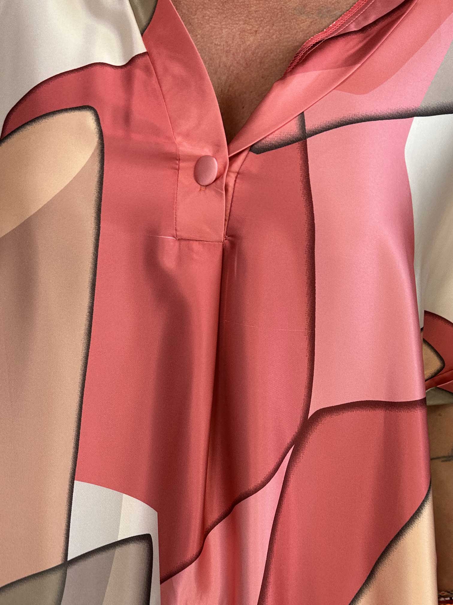 Etlana - Mönstrad tunikaklänning med korta ärmar