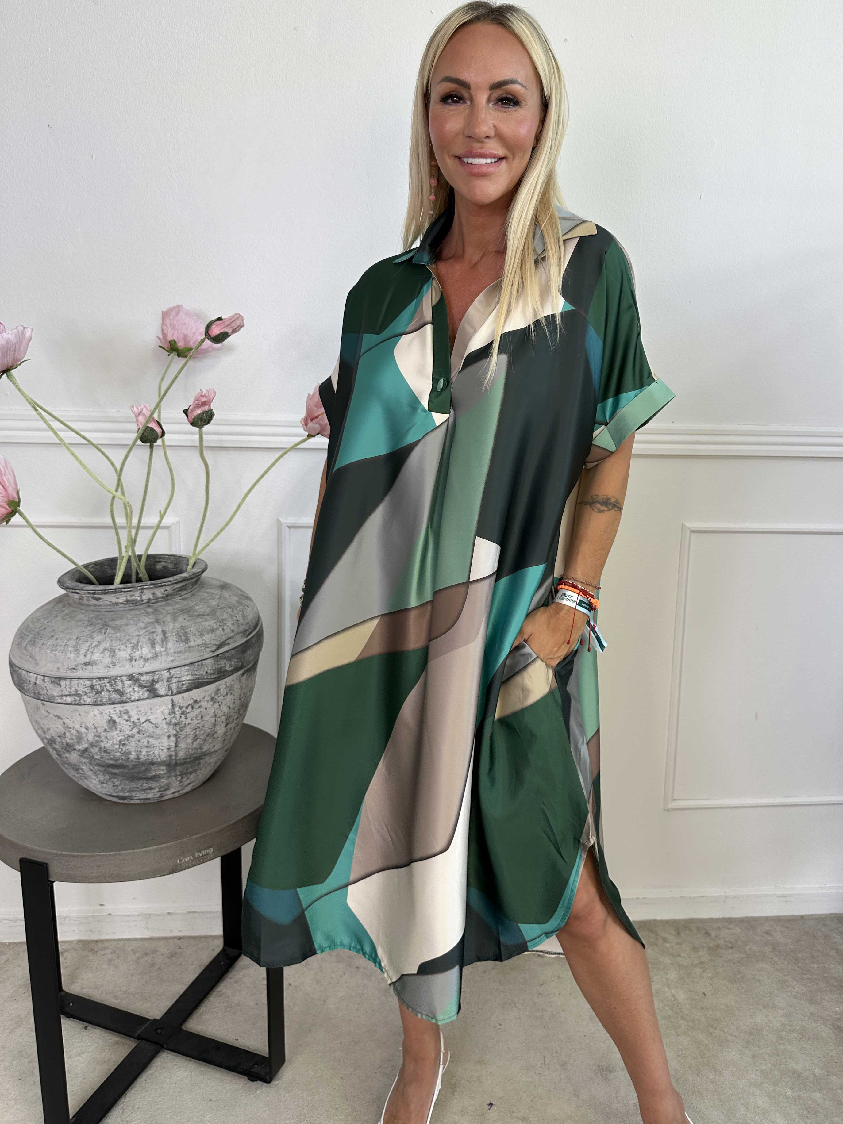 Etlana - Mönstrad tunikaklänning med korta ärmar