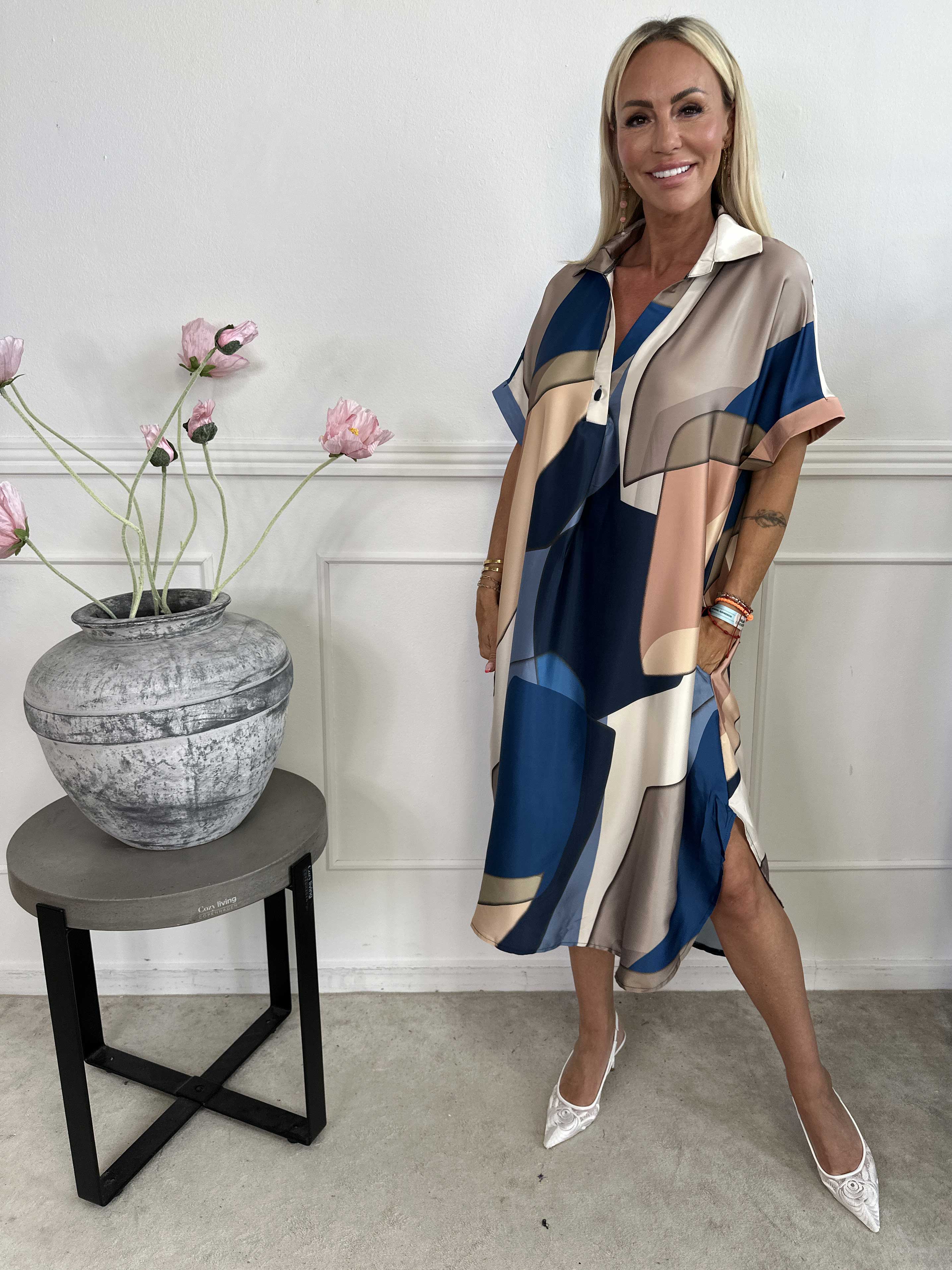 Etlana - Mönstrad tunikaklänning med korta ärmar