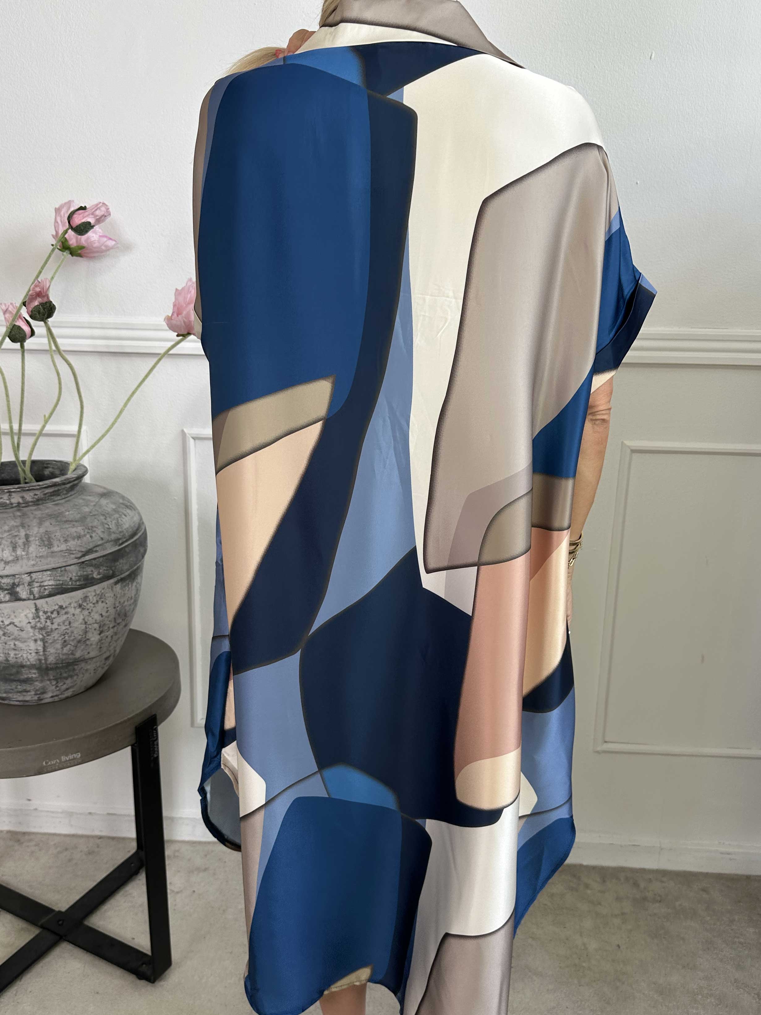 Etlana - Mönstrad tunikaklänning med korta ärmar