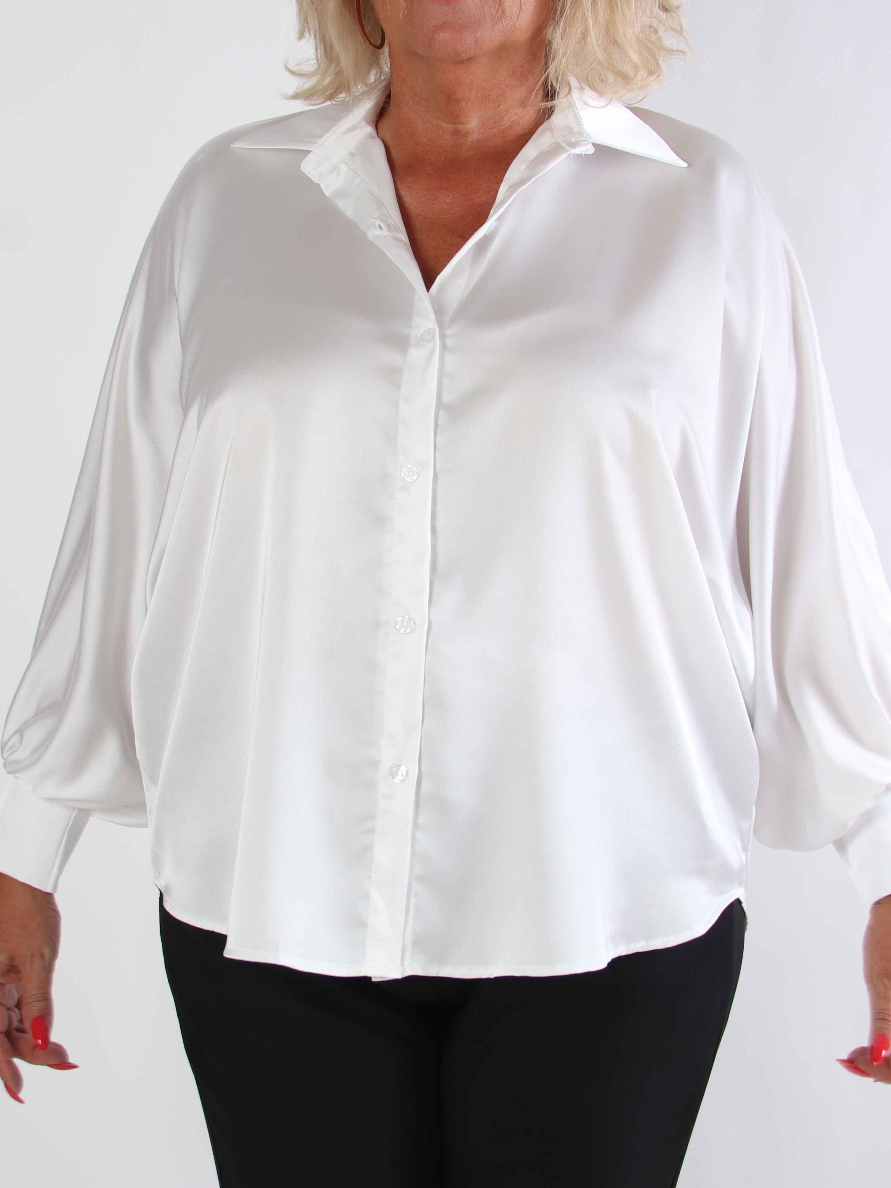 Feliciti - Shiny plus size skjorta med fladdermusärmar