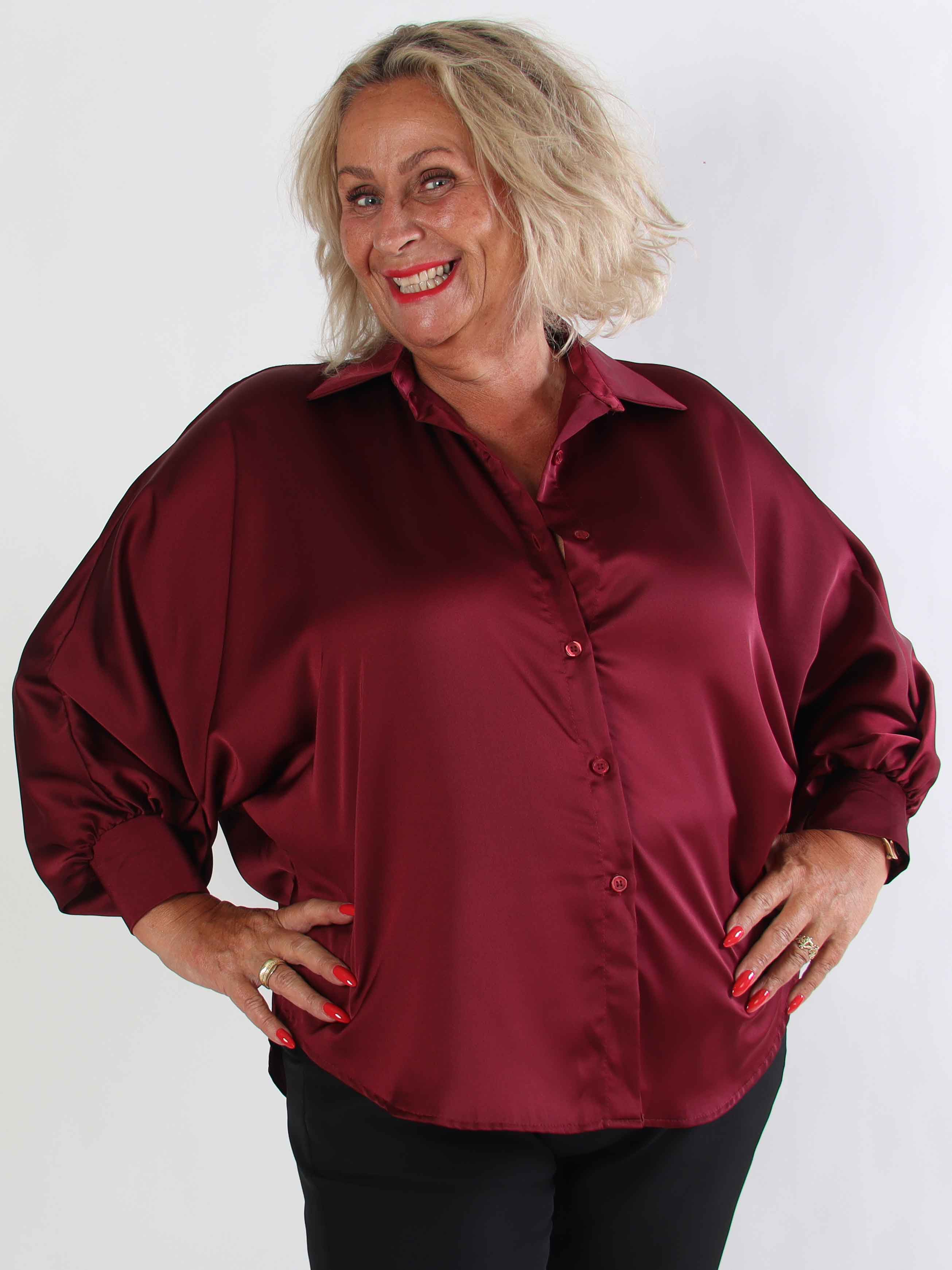 Feliciti - Shiny plus size skjorta med fladdermusärmar