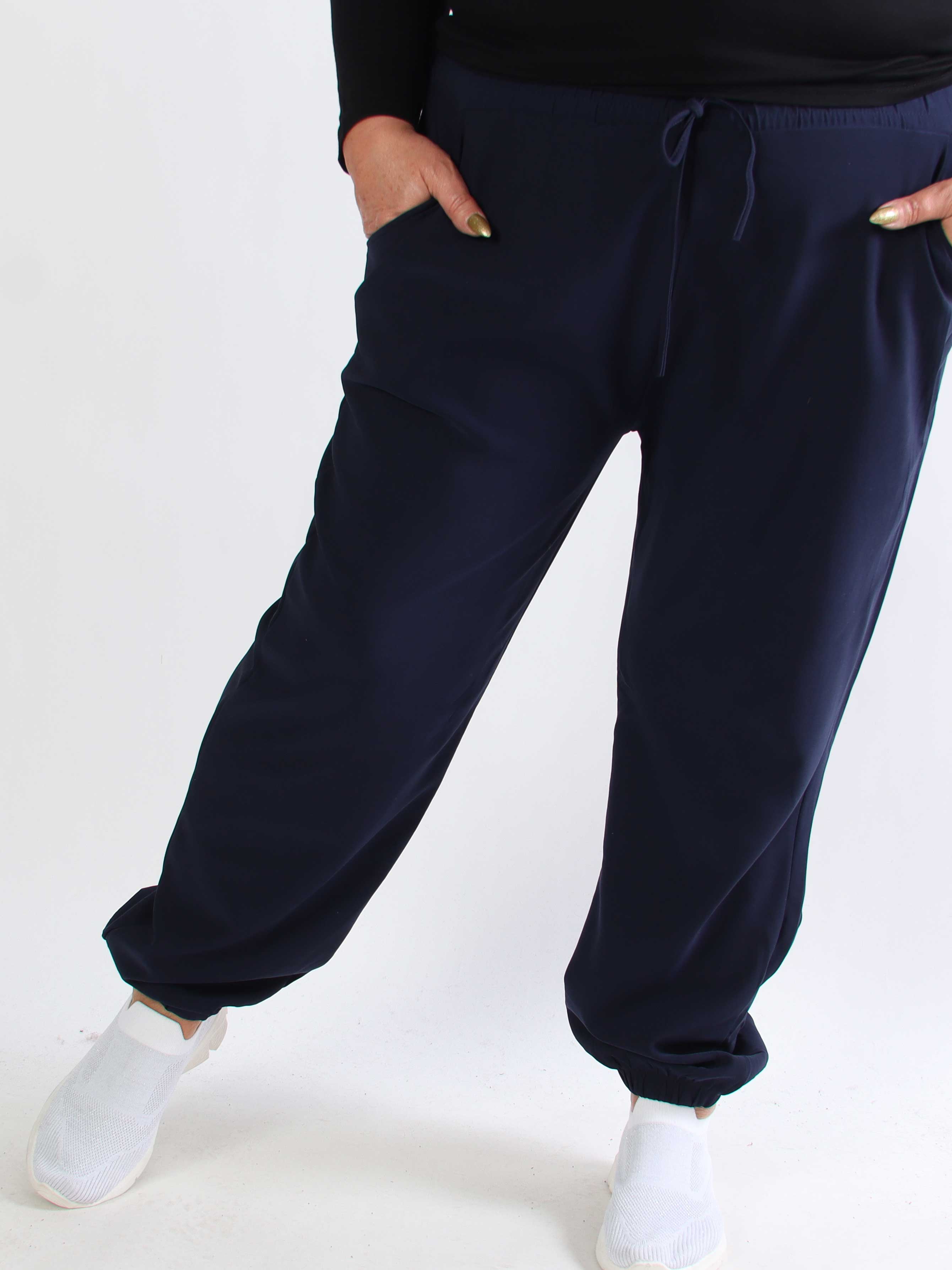 Iliona - Joggingbukser med elastik forenden af buksebenet