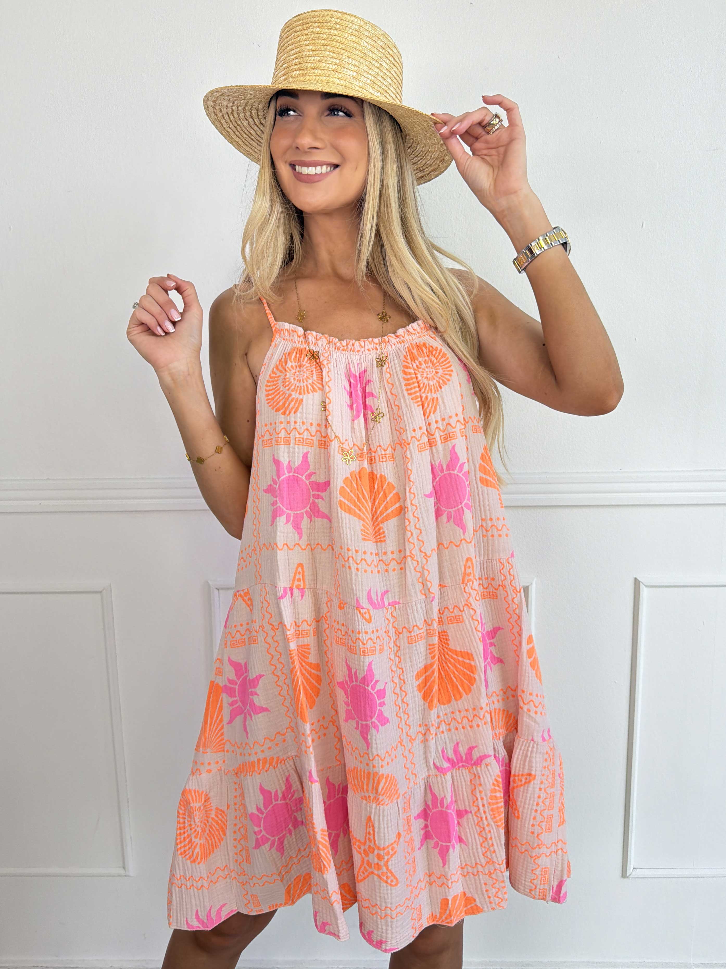 Jill Summer - Plus size axelbandsklänning i mjuk och luftig muslin med fina sommarmotiv