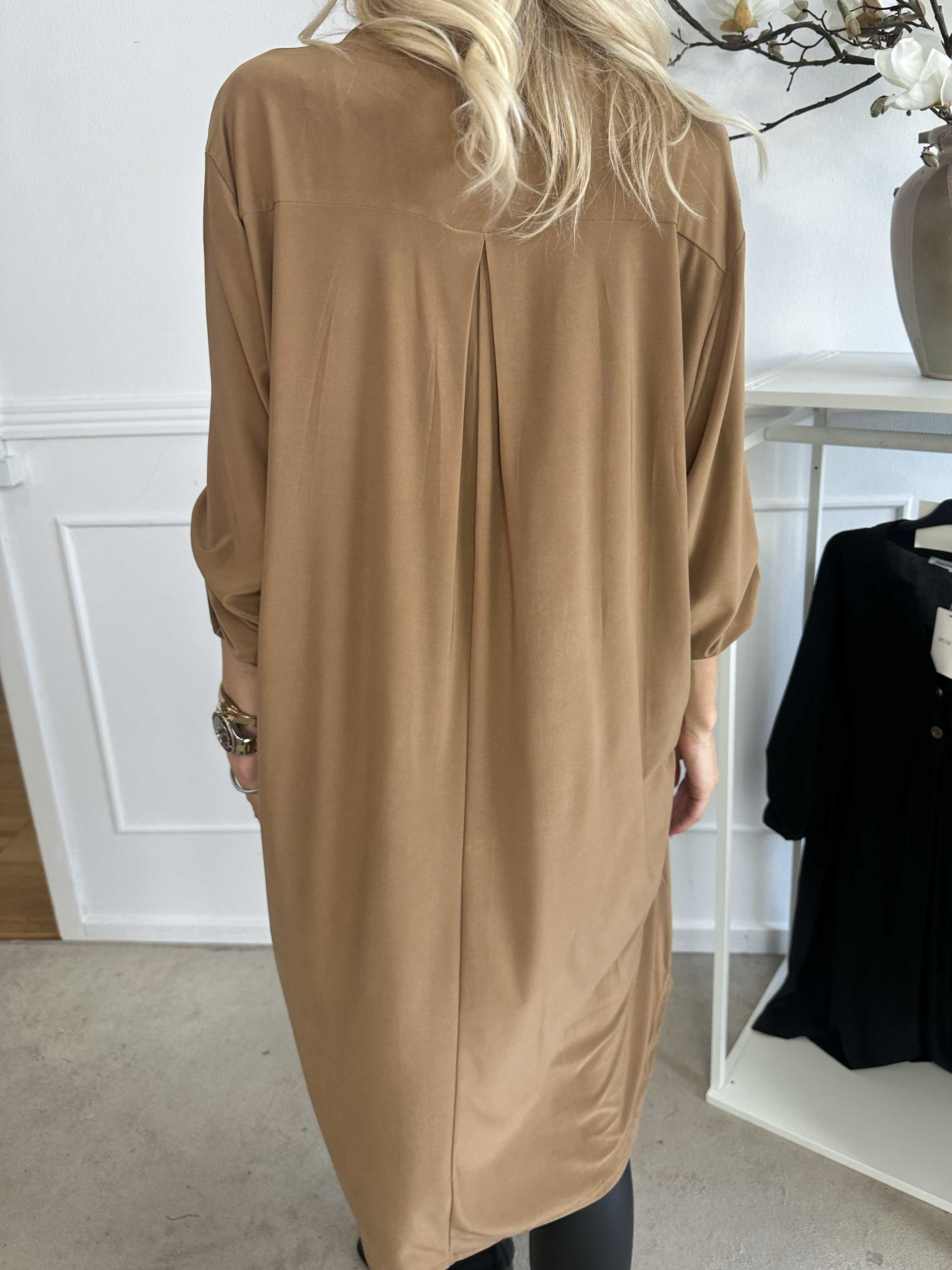 Ebba Plain Long - Söt klänning i elastiskt tyg