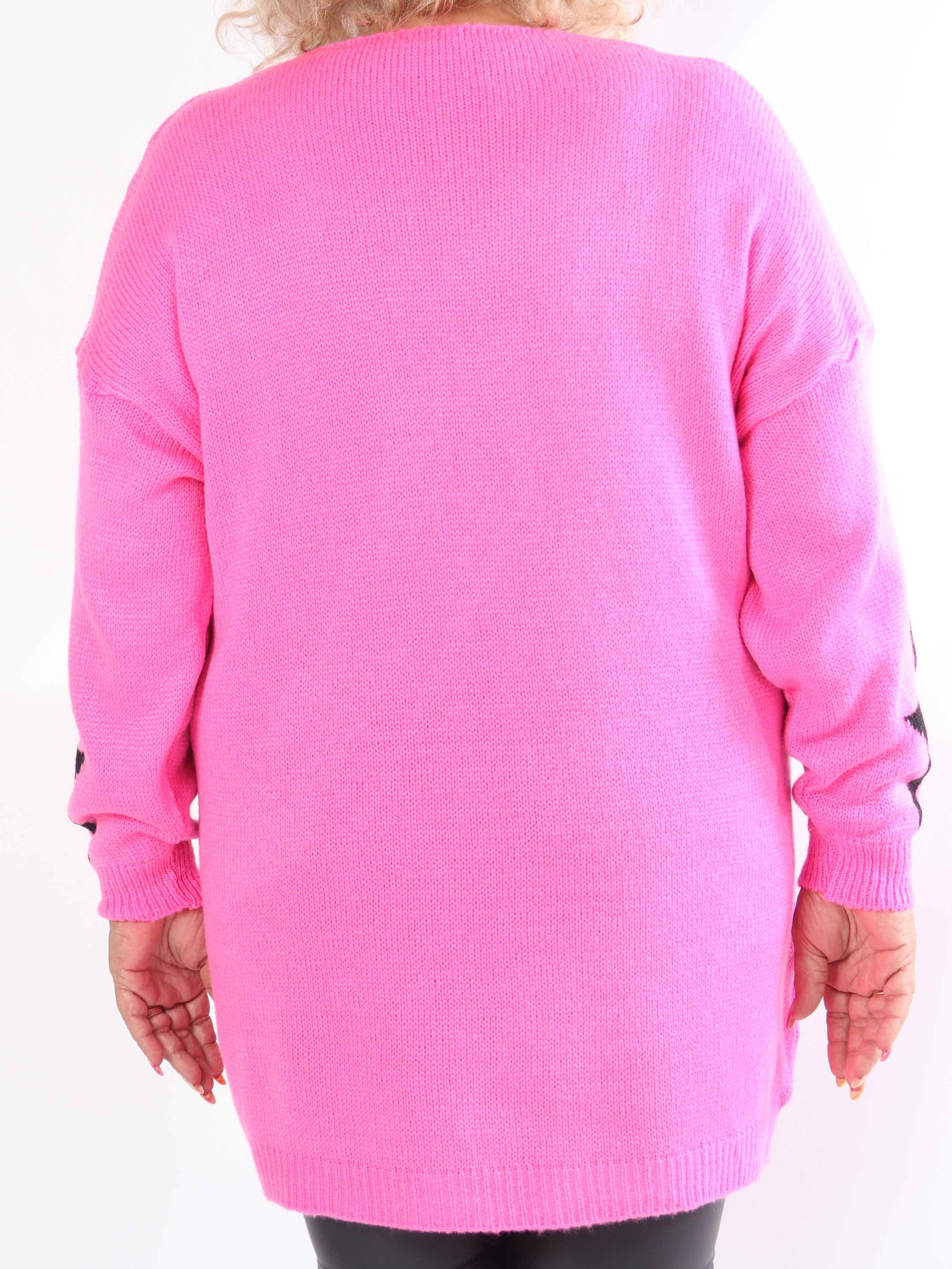 Zaria - Stickad klänning i plus size med stjärnor och v-ringning