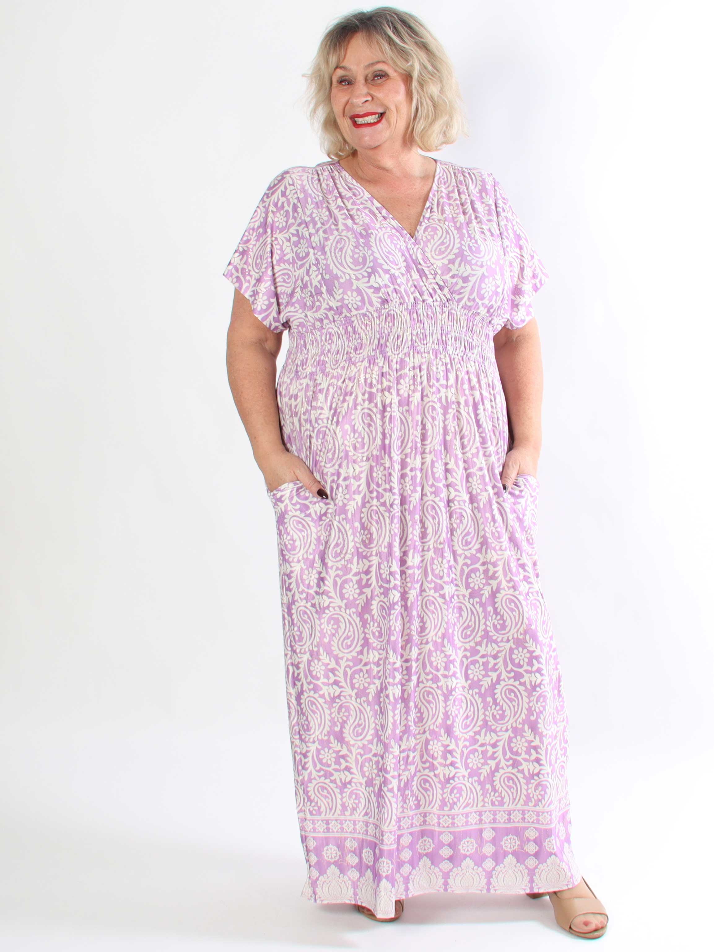 Pams Boteh - Lång stretchig mönstrad plus size klänning med fickor