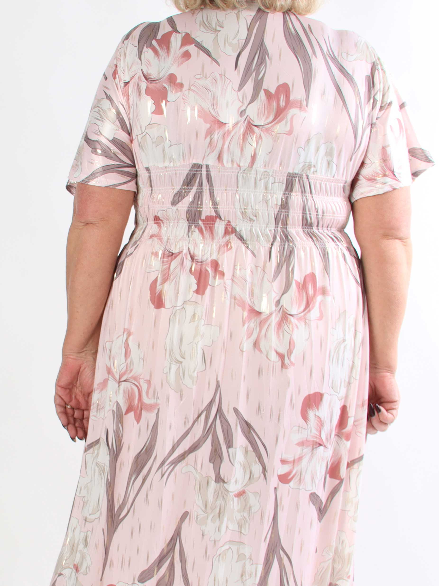 Pams Kvitka - Lång blommig plus size klänning med gulddetaljer och fickor