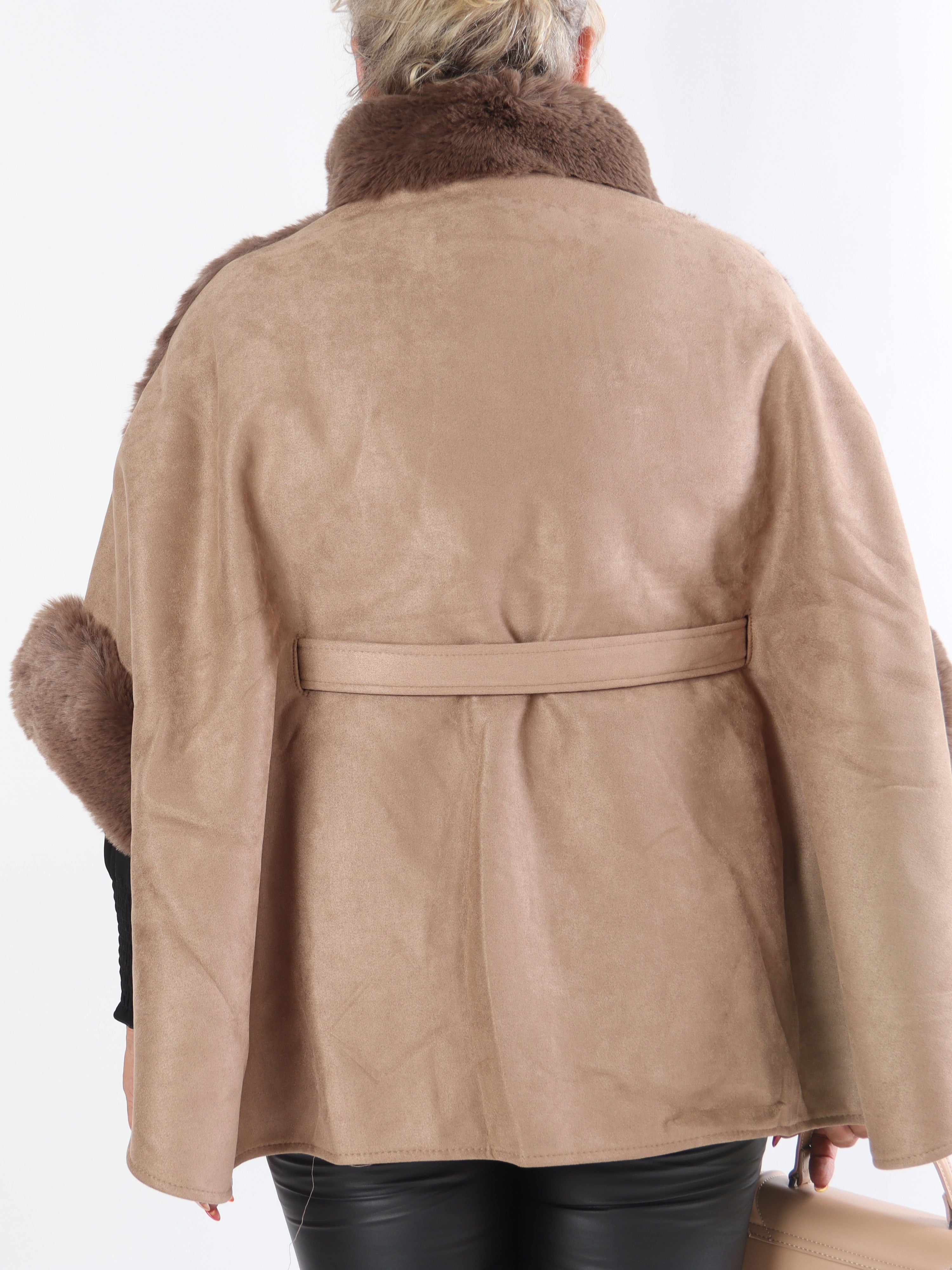 Cloud - Poncho i plusstorlek med fuskpäls