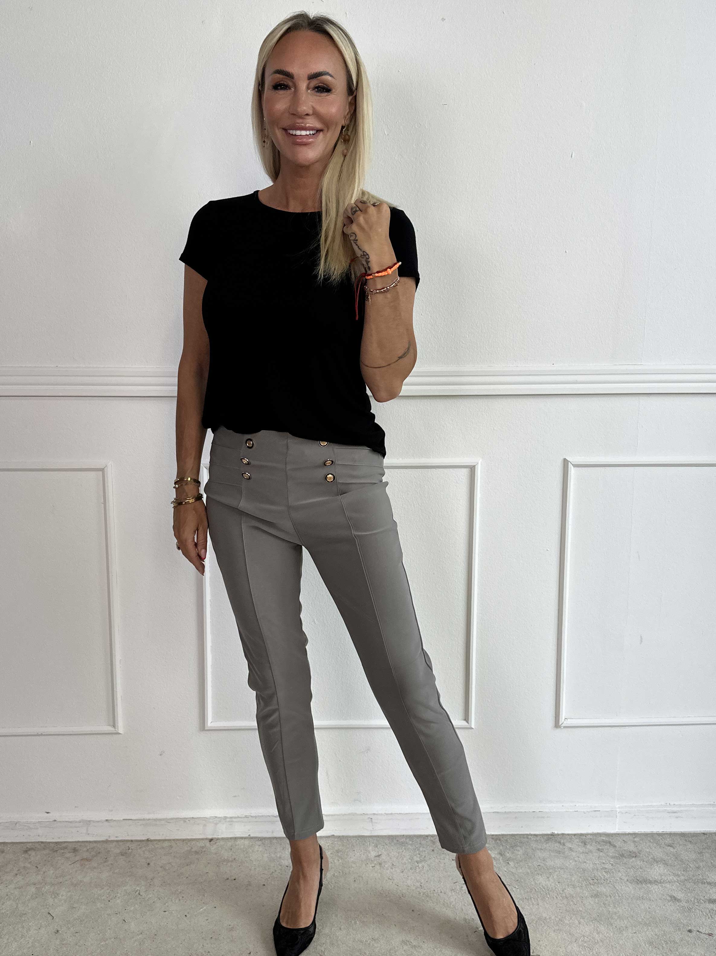 Jolie - Mjuka elastiska leggings med guldknappar