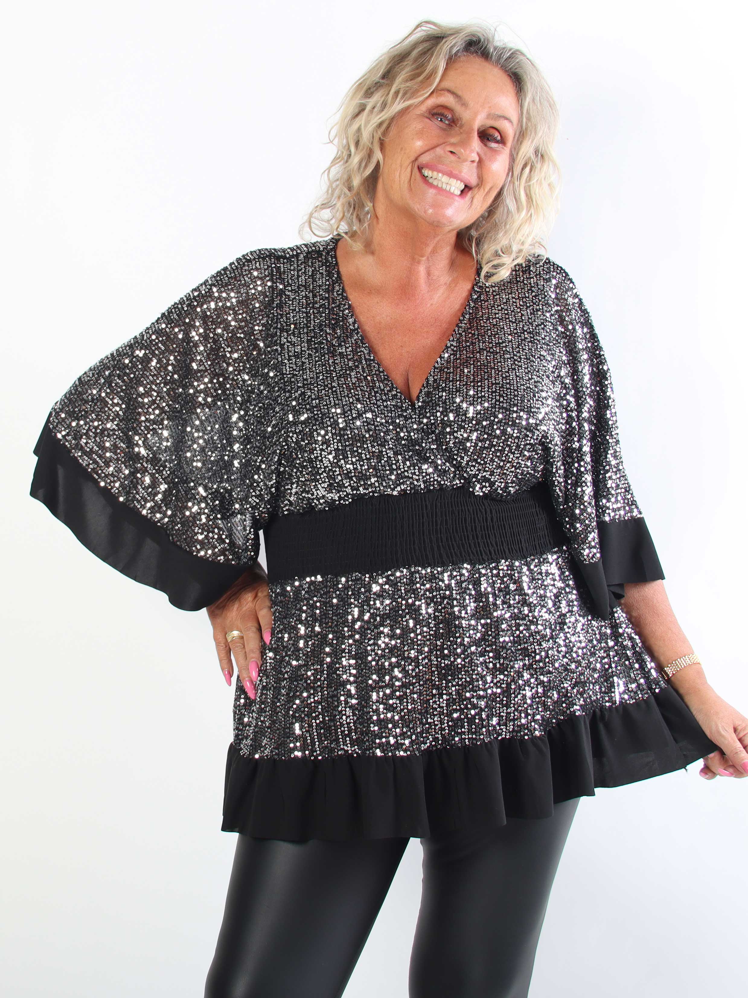Pamela Glitter Shirt - Plus size paljett-tunika med smock och volanger