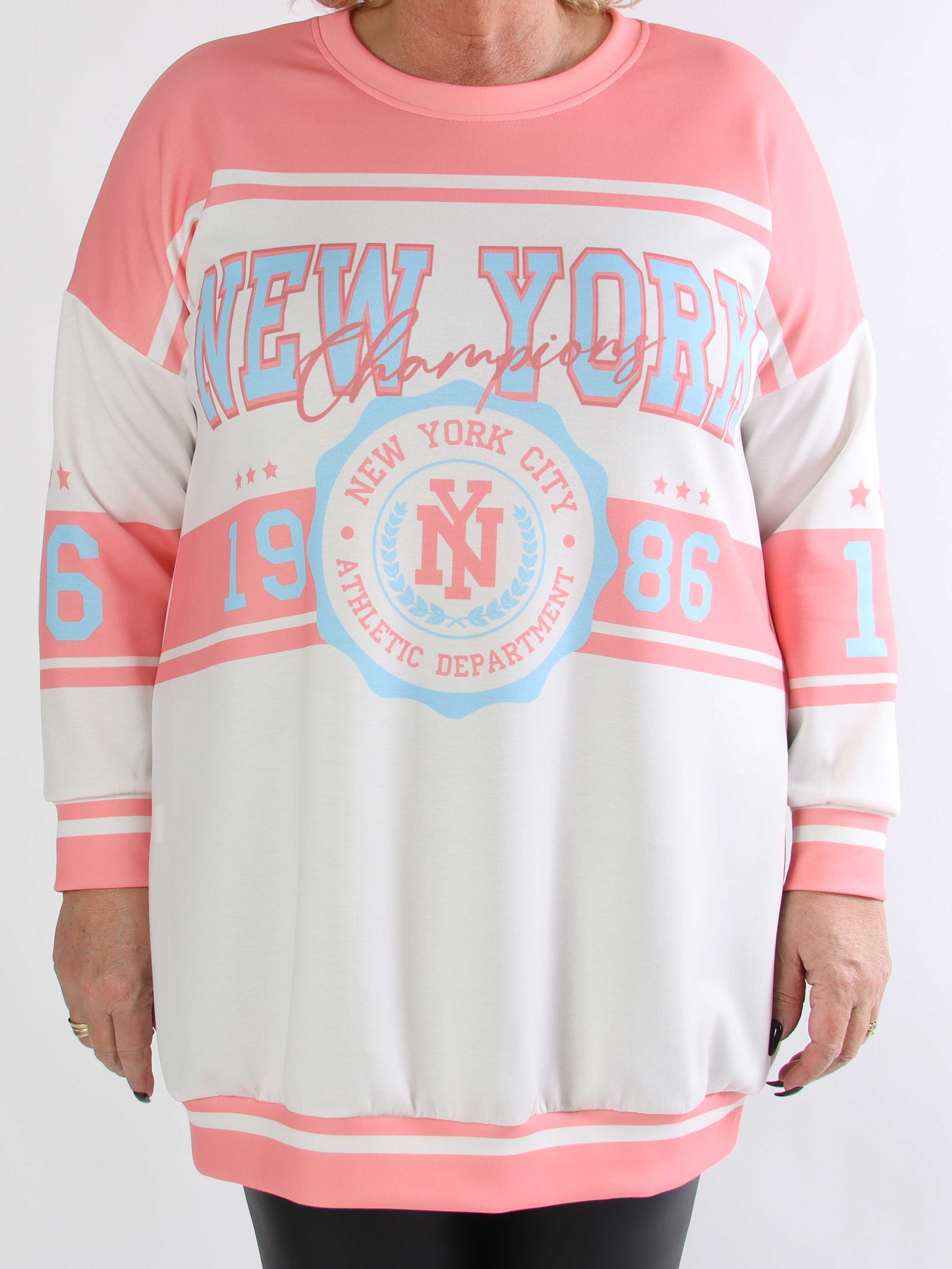 Rosaria - Plus size joggingklänning med New York-motiv på bröstet