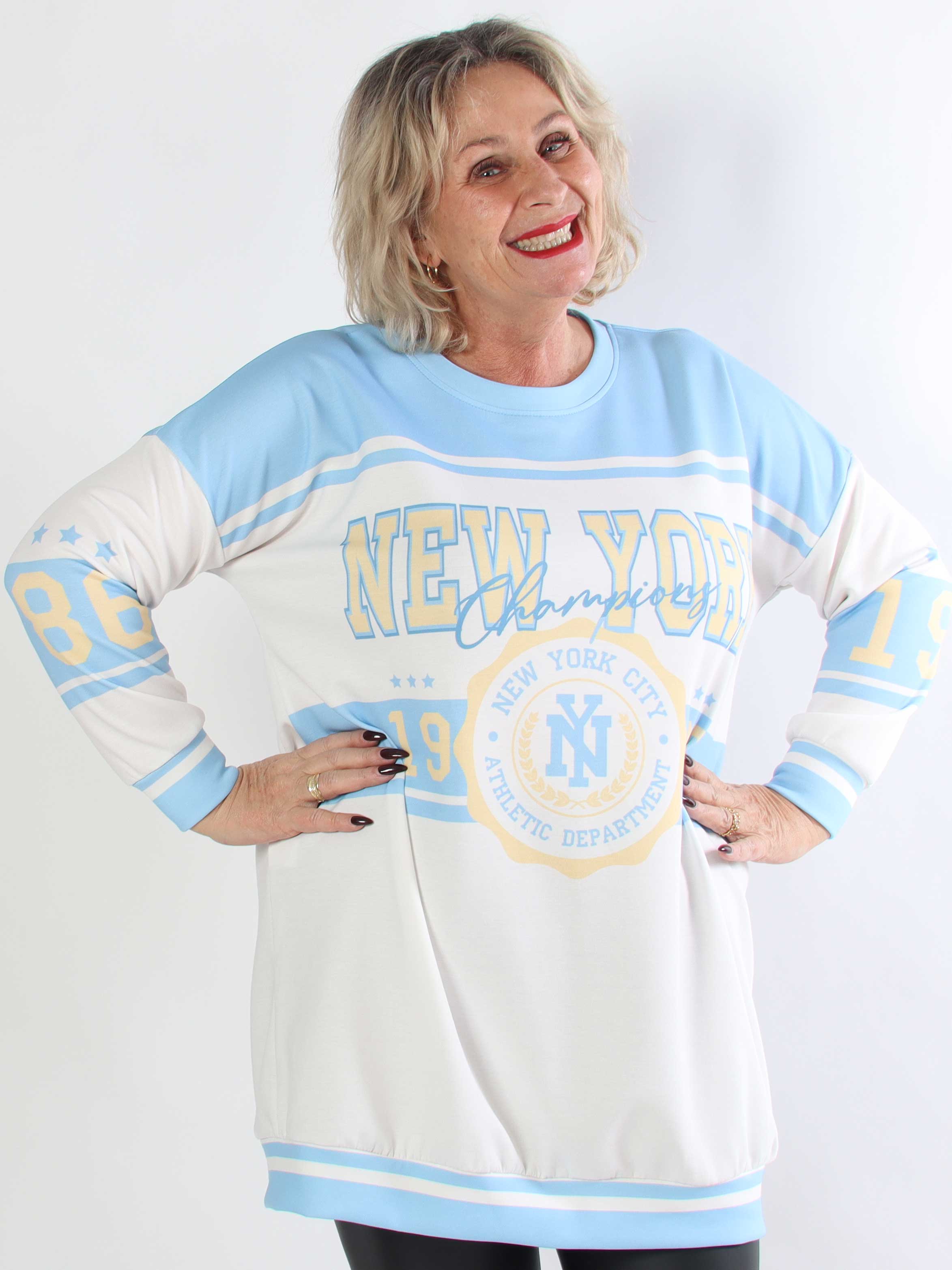 Rosaria - Plus size joggingklänning med New York-motiv på bröstet