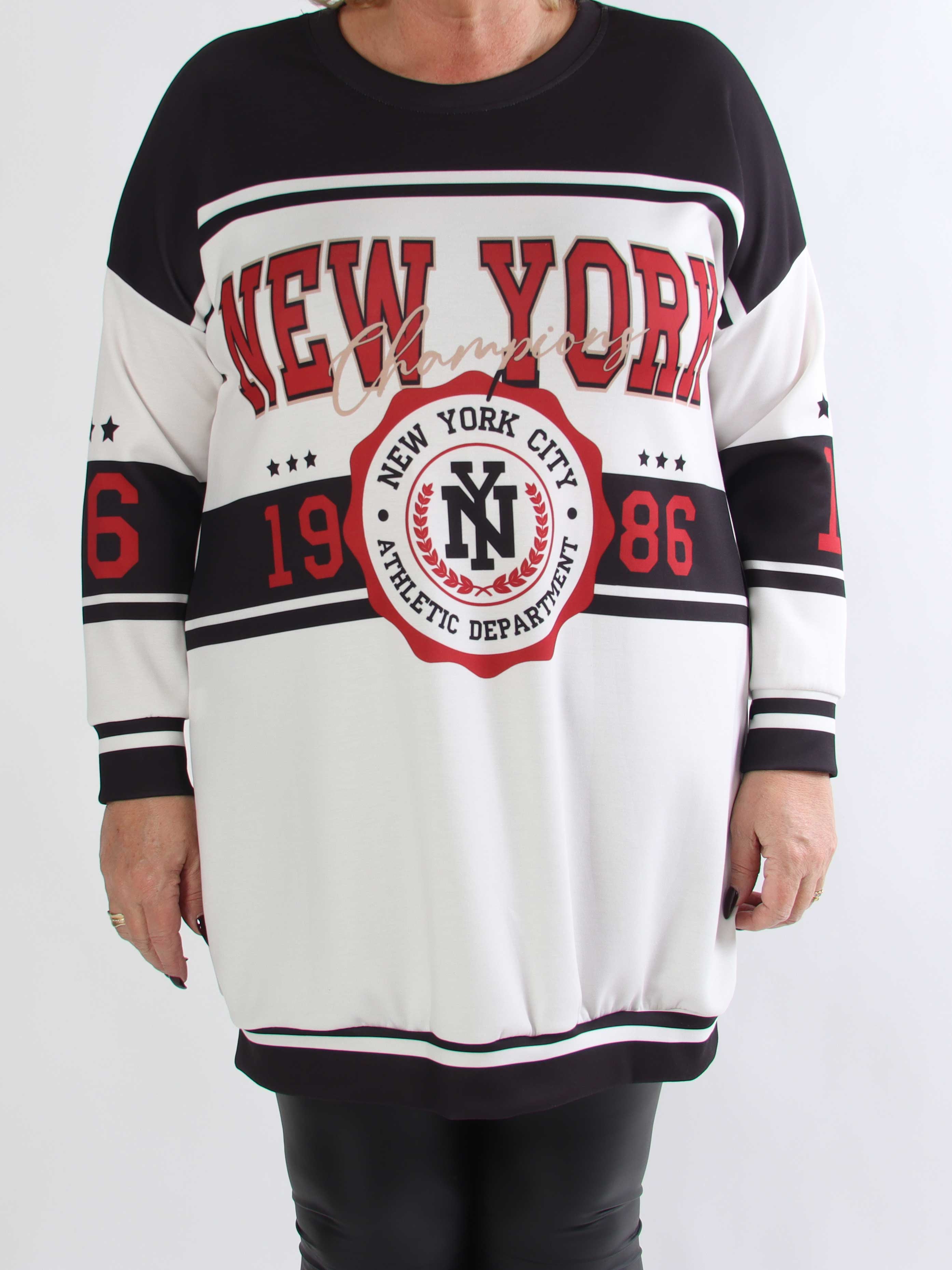 Rosaria - Plus size joggingklänning med New York-motiv på bröstet