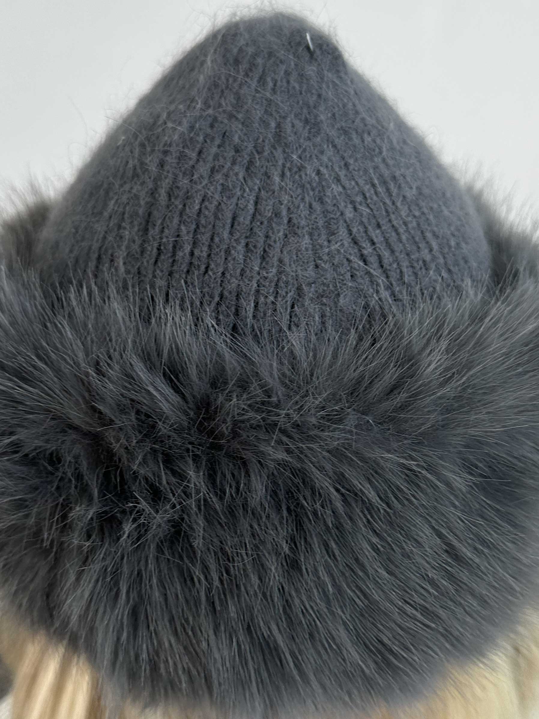 Oasis - Mössa med mjuk fuskpälskant