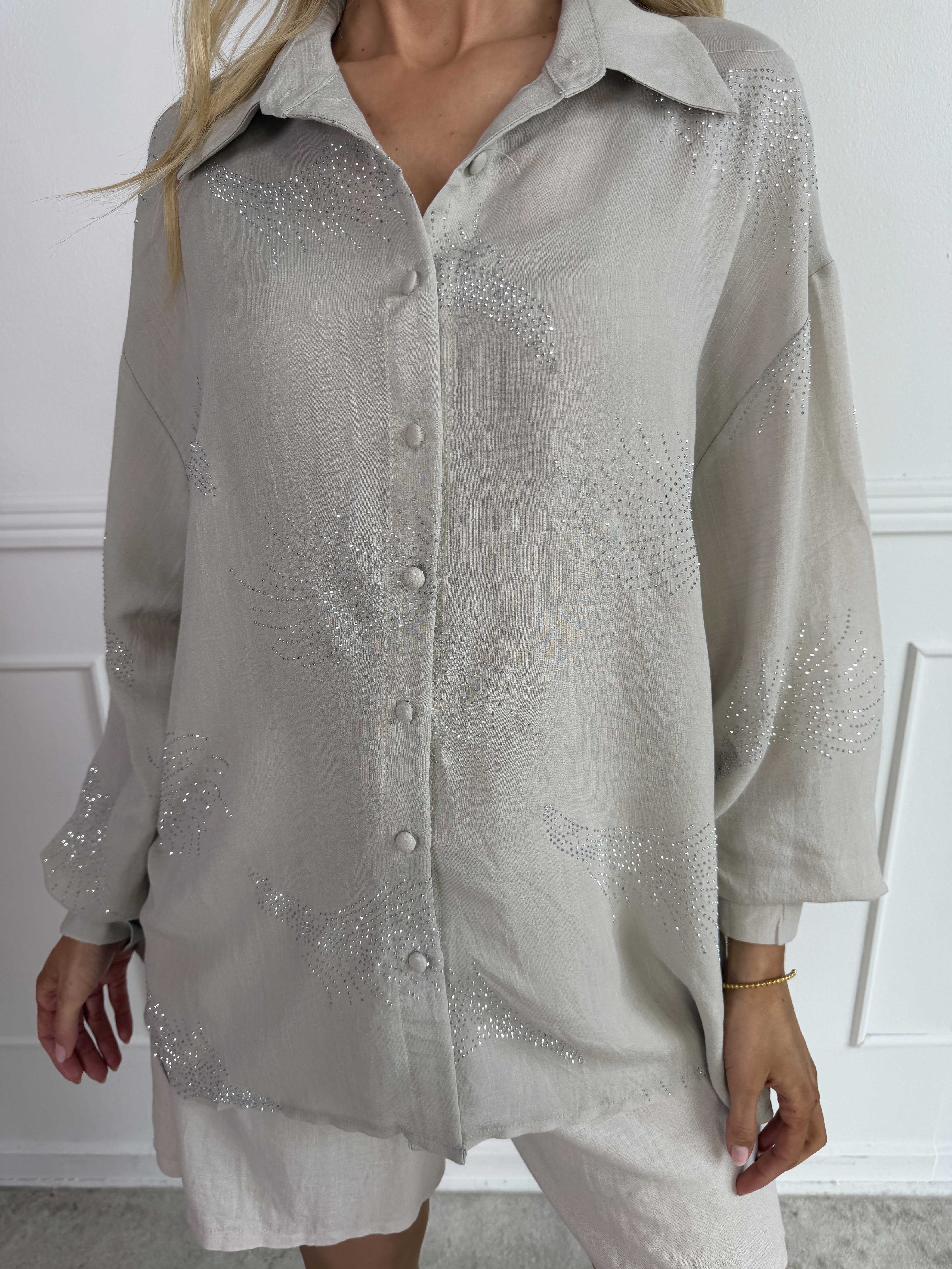 Heidy - Plus size skjorta med fina strass och breda manschetter