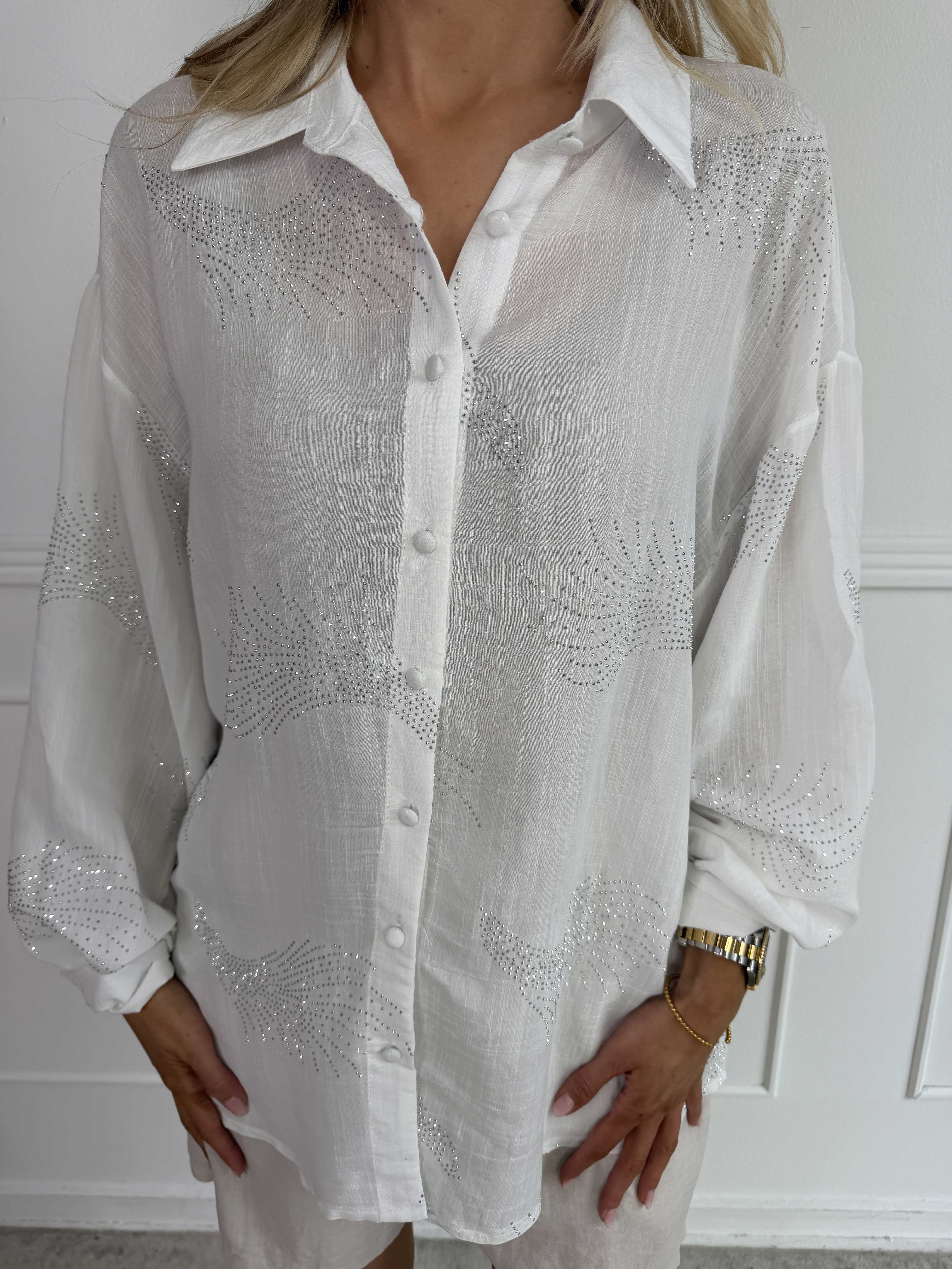 Heidy - Plus size skjorta med fina strass och breda manschetter