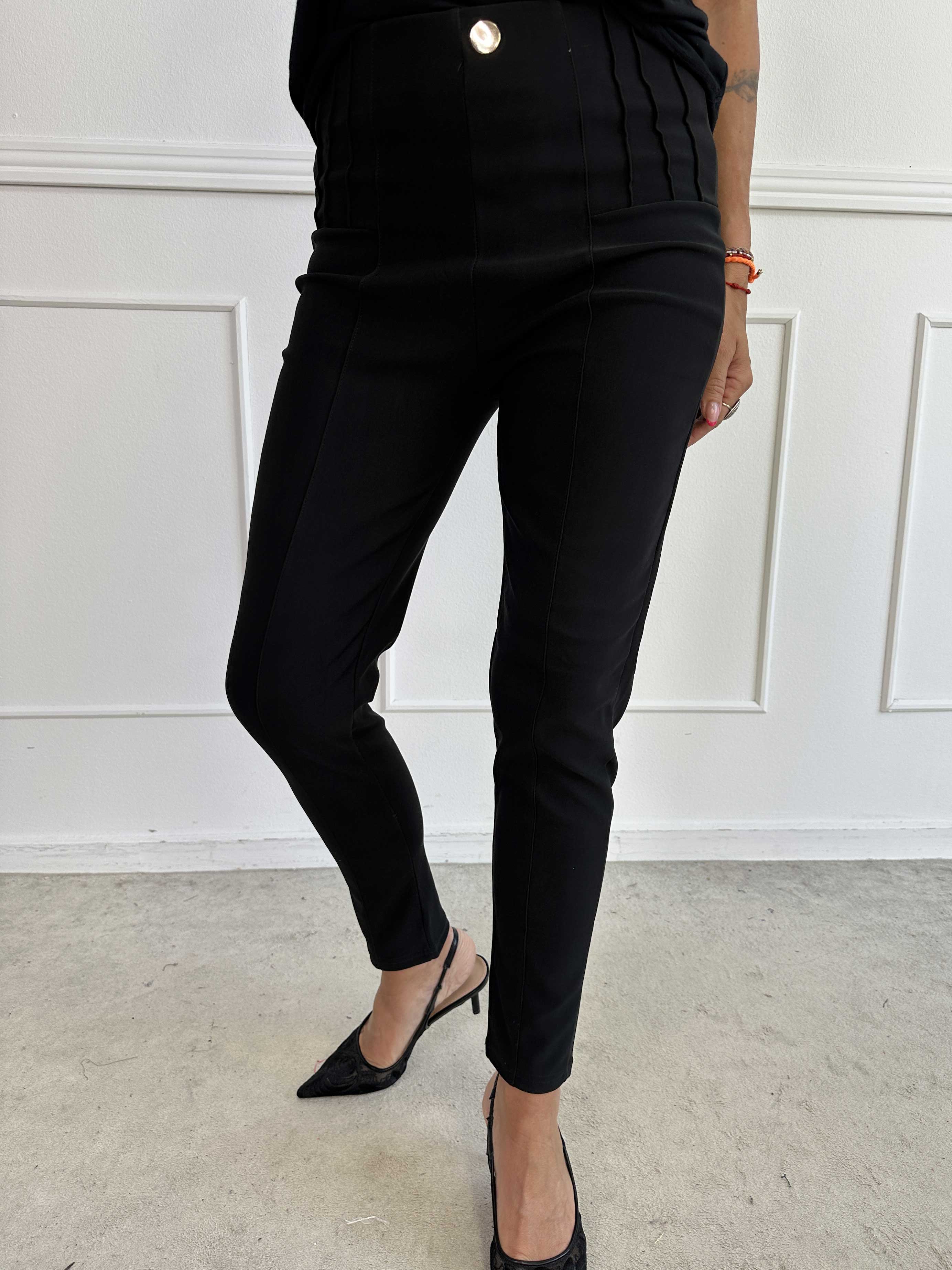 Adilina - Svarta högmidjade byxor med guldknapp