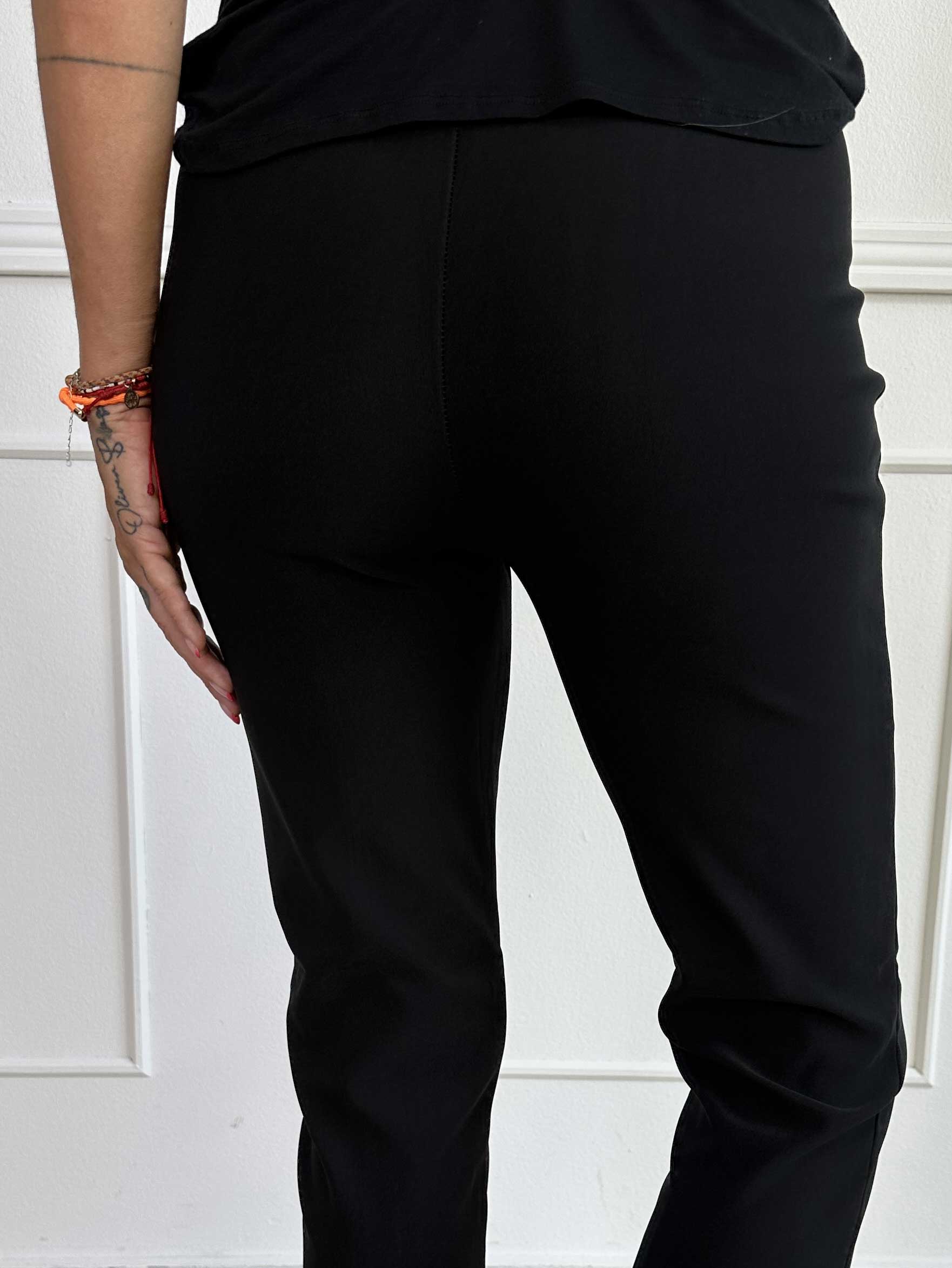 Adilina - Svarta högmidjade byxor med guldknapp