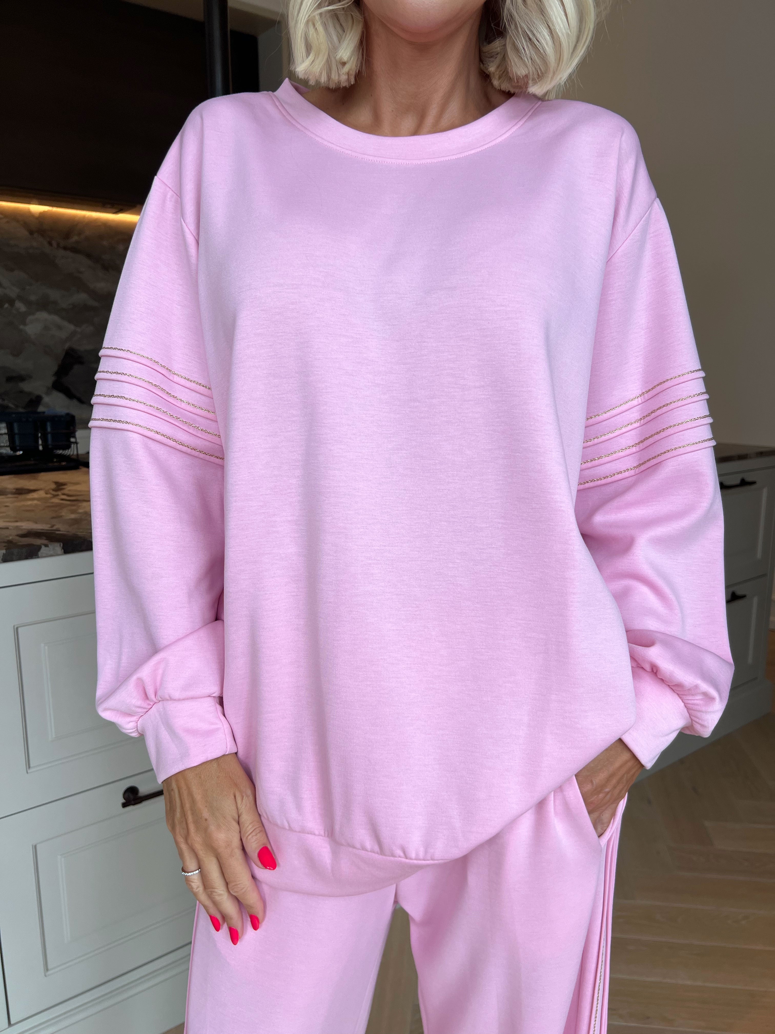 Dream – Mjukt plus size träningsoverallset i viskos med eleganta gulddetaljer