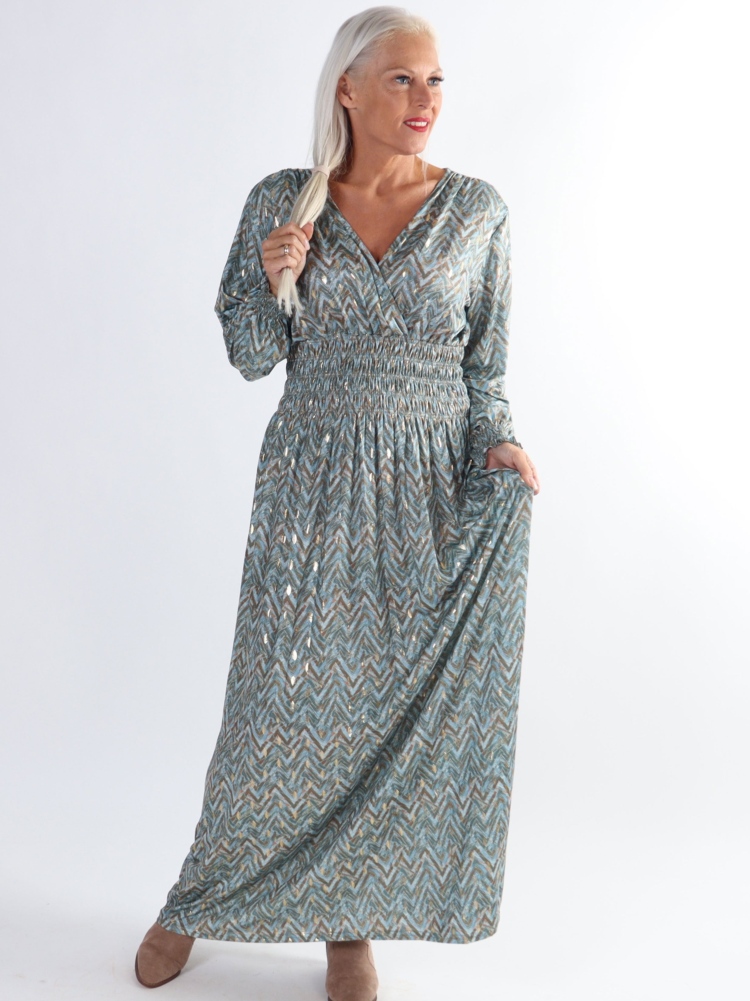 Pams ZigZag L/S - Plus size elastisk klänning i skrynkelfritt tyg med långa ärmar