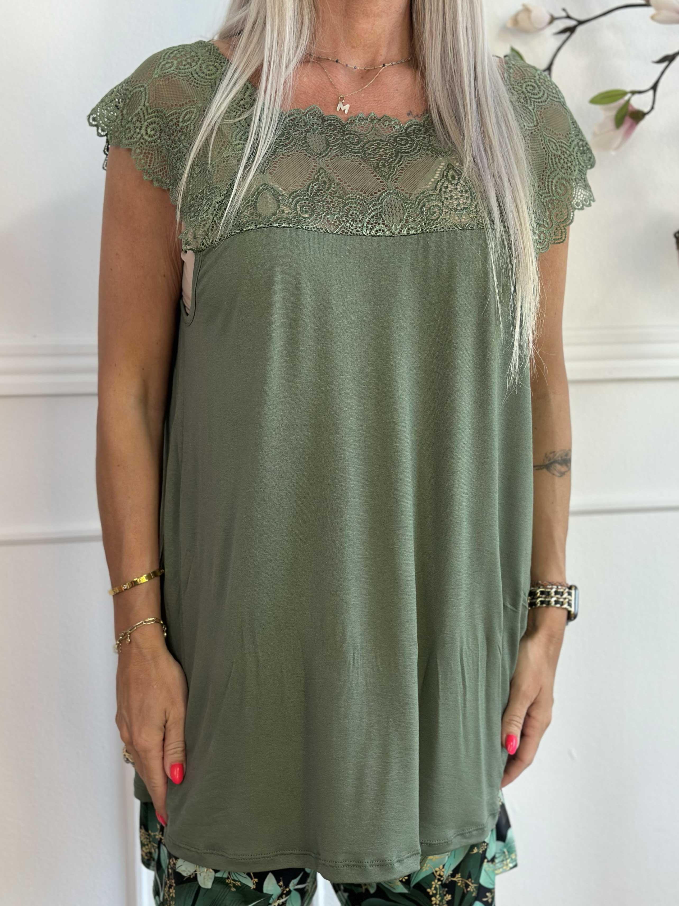 Amina - Söt viskostopp med spets upptill