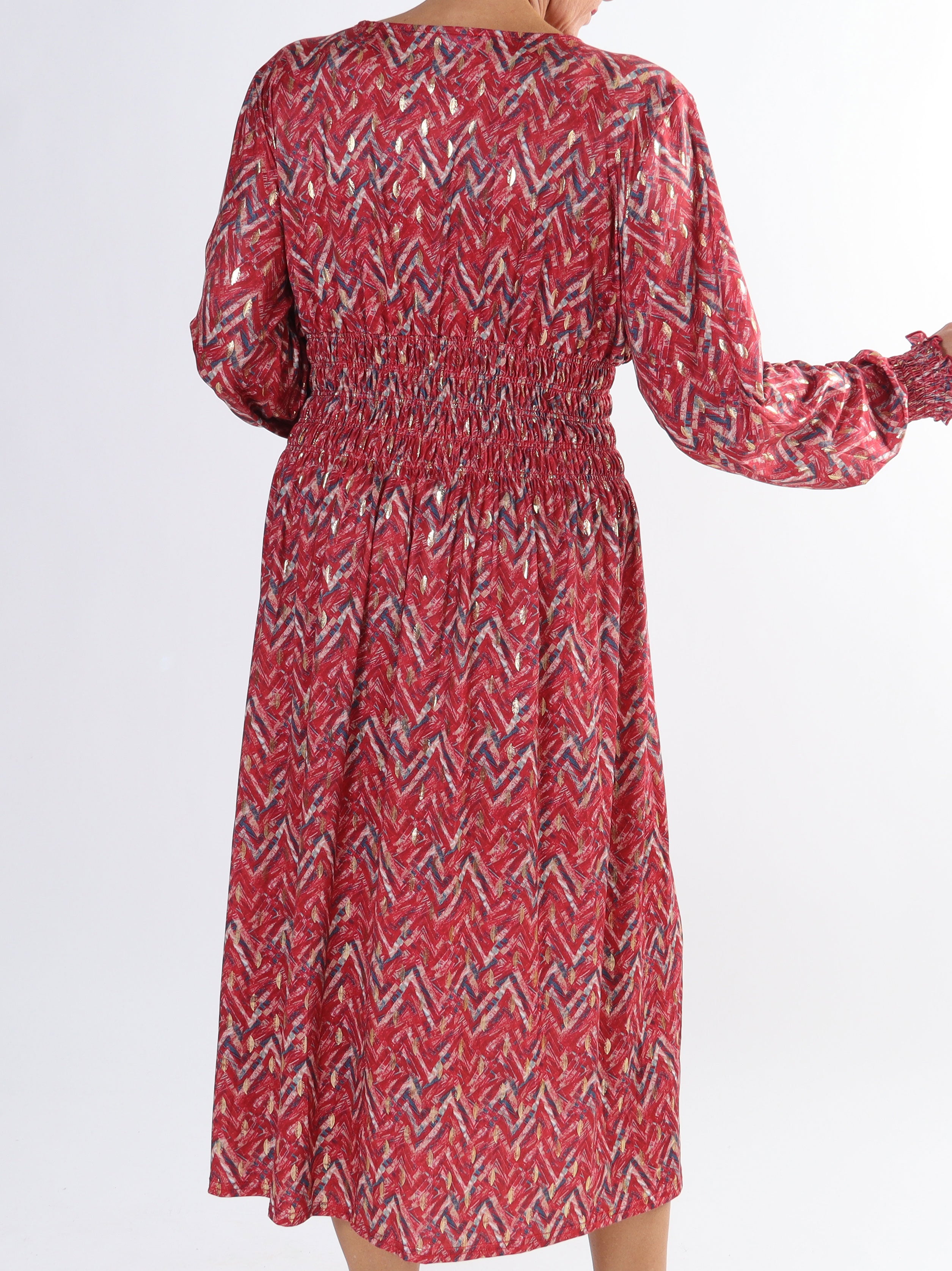 Pams ZigZag Midi L/S - Plus size klänning i skrynkelfritt tyg med långa ärmar